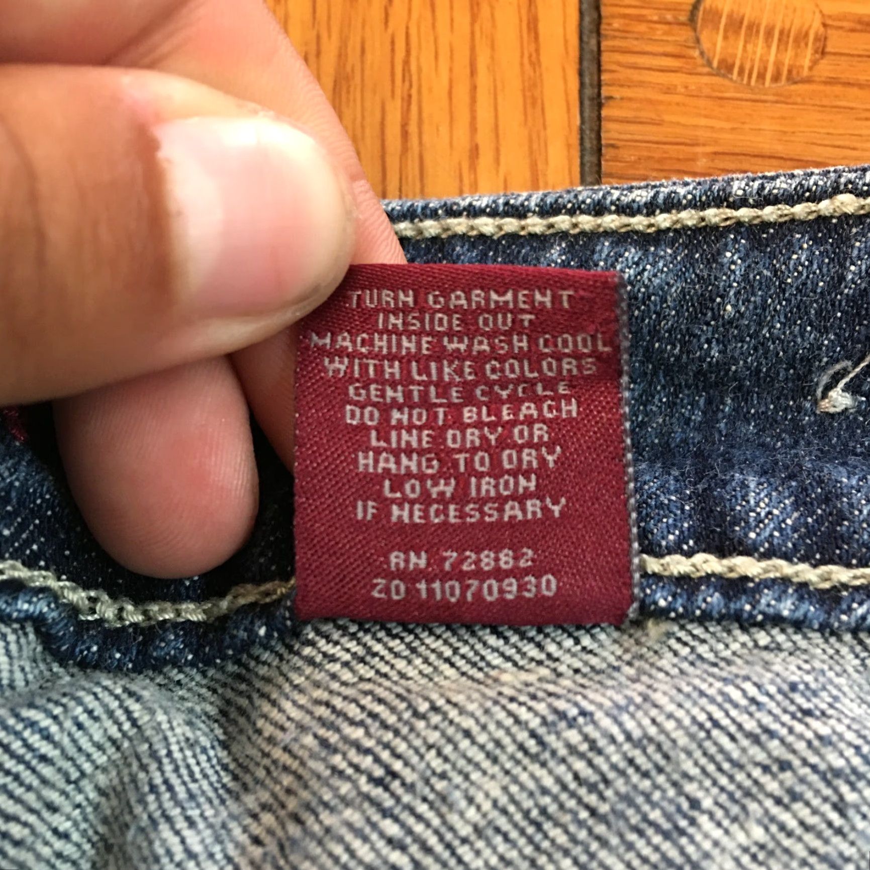 Vintage Gitano Womens Casual Regular Capri Blue Denim Jeans 22 Regular 44in Waist 18in Inseam 9in Leg Opening Cuffed 90s Logo Blue Denim Pants Size 40" / US 18 - 5 Thumbnail