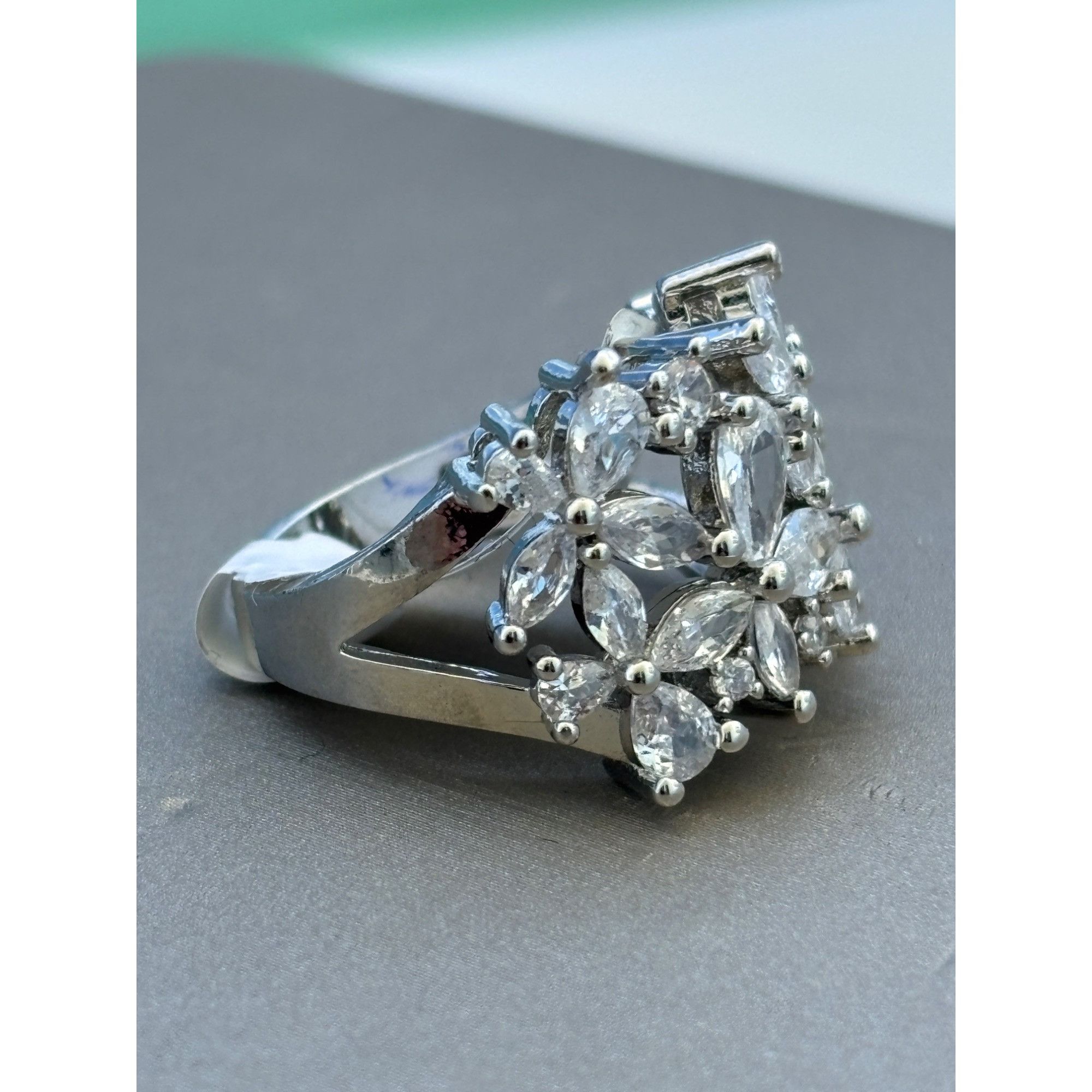 Other Elegant Silver-Tone Zirconia Cluster Statement Ring 7 Size ONE SIZE - 2 Thumbnail