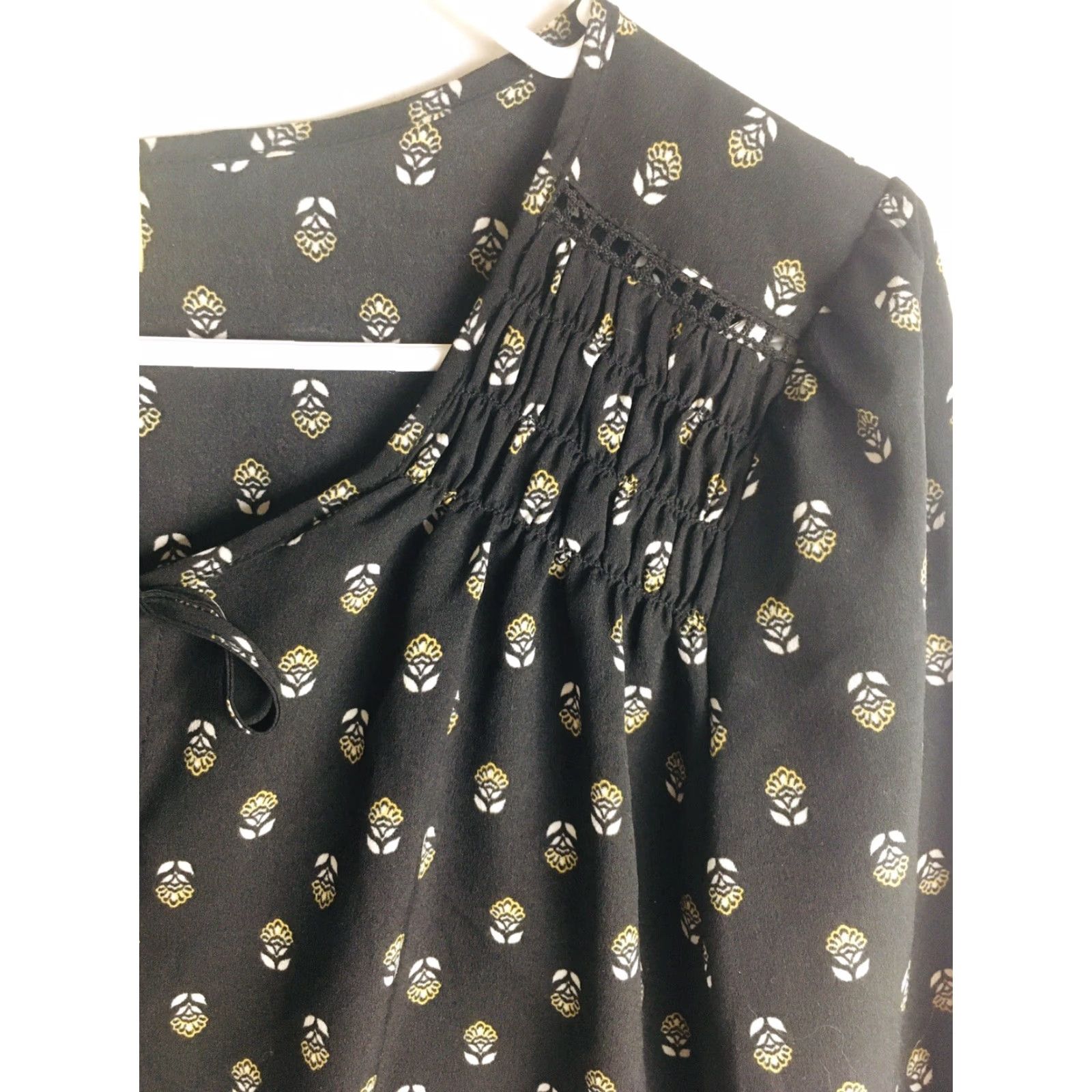 Vera Wang Vera Wang Princess Shirt Womens Small Black Sheer Floral 3/4 Sleeve Peasant Tie V-Neck Blouse Size S / US 4 / IT 40 - 3 Thumbnail