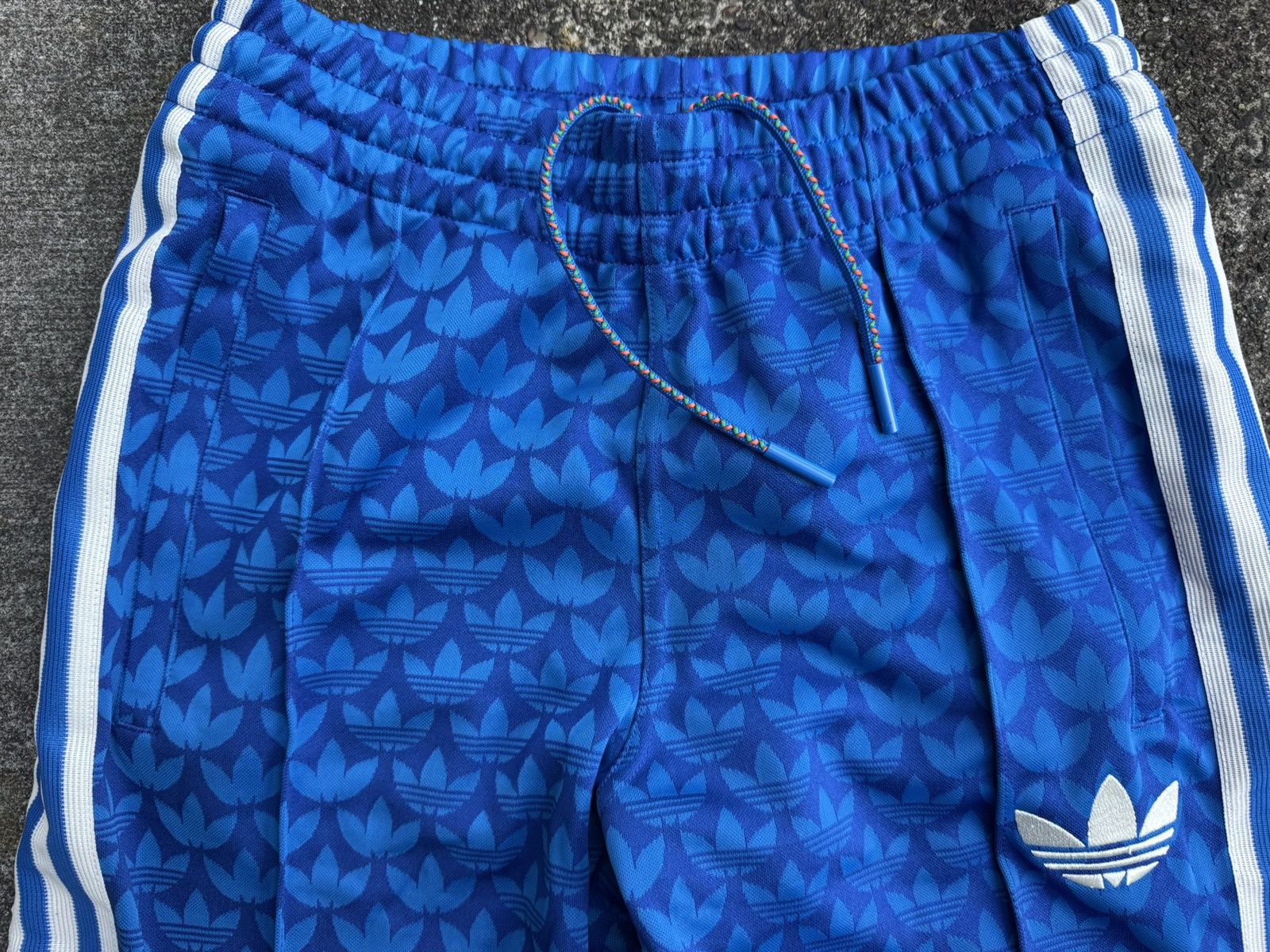 Adidas Adidas Unisex Mono AOP Logo Pants-Size Small ip6983 Size US 32 / EU 48 - 6 Thumbnail