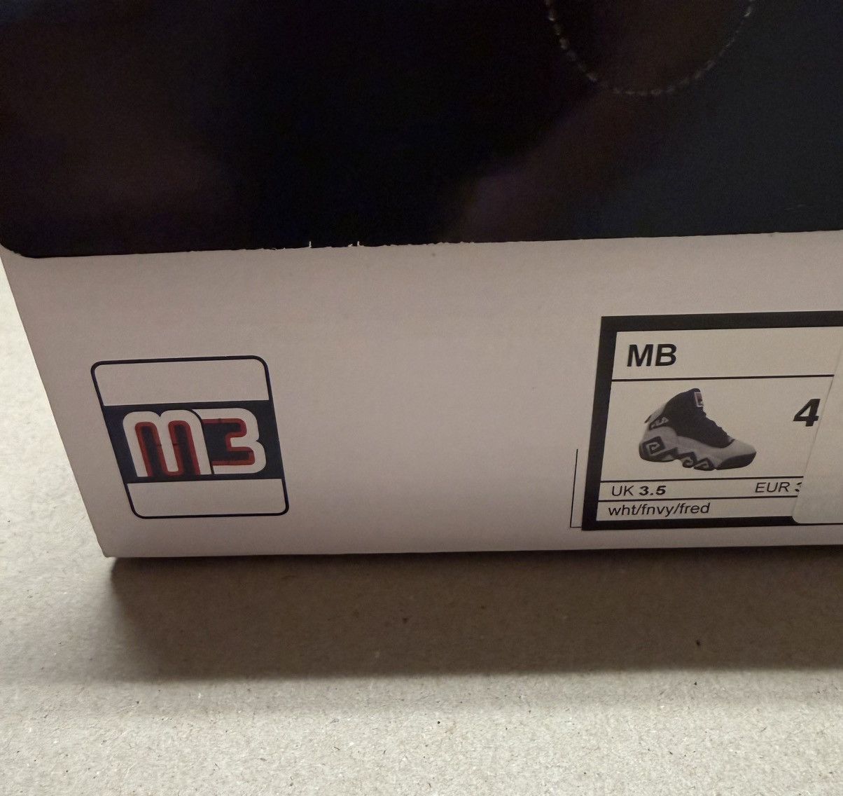 Fila Fila MB Kids White Navy size 4.5y Rare Grant Hill NEW! Size US 5 / EU 37 - 6 Thumbnail