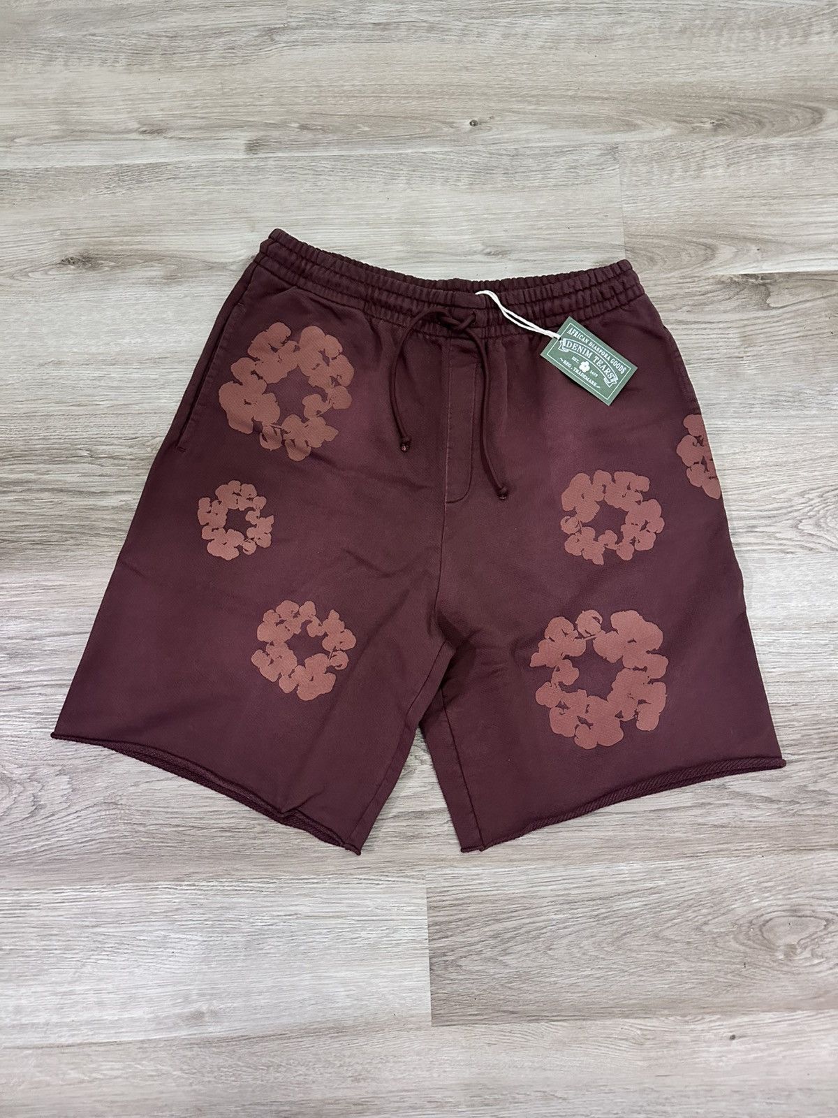DENIM TEARS Denim Tears Mono Cotton Wreath Sweat Shorts Pink | Grailed