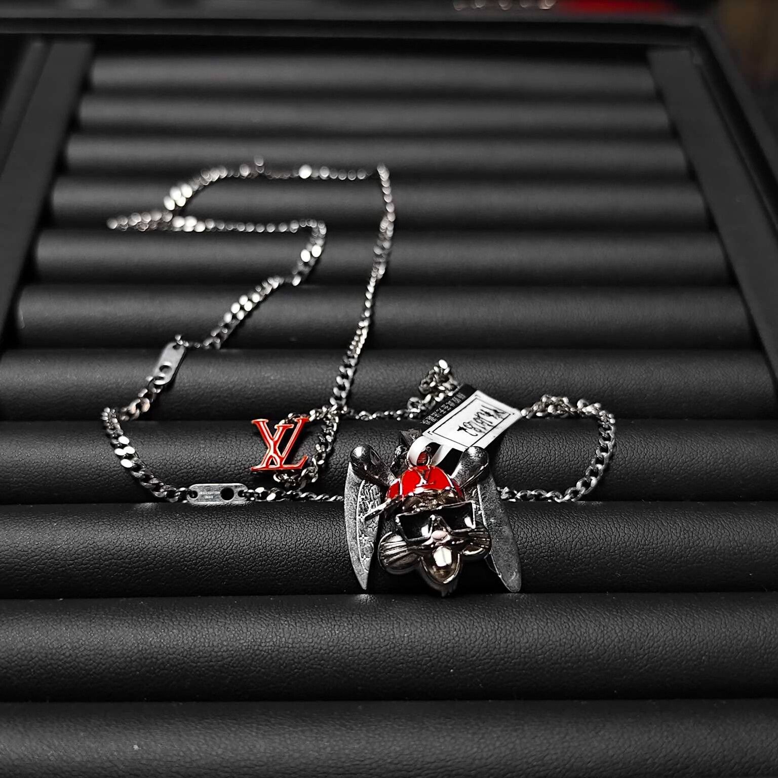 Louis Vuitton Louis Vuitton Bugs Bunny Pendant Necklace Size ONE SIZE - 1 Thumbnail