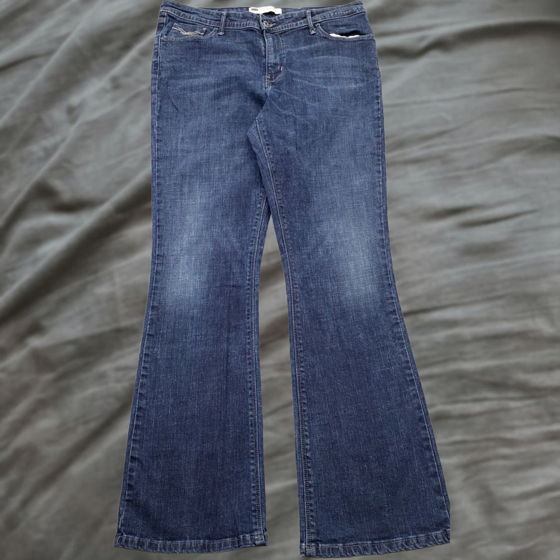 Levi's Levi's Jeans Womens 14 Bootcut Blue Denim Stretch Mid-Rise 5-Pocket Regular Inseam 30.25" Size 14 Womens Type: Jeans Size 36" / US 14 / IT 50 - 1 Thumbnail