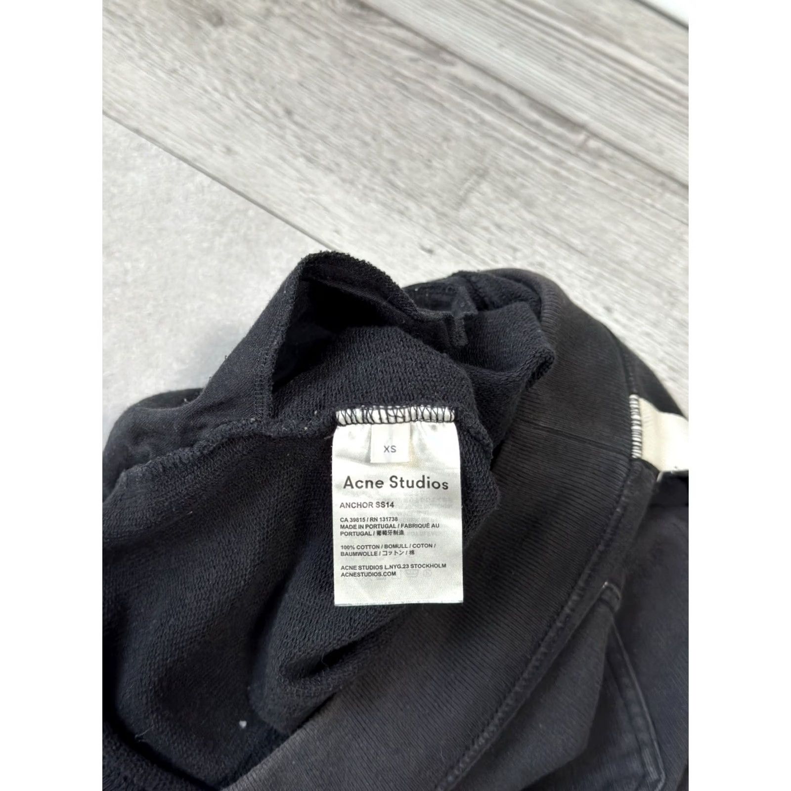 Acne Studios Acne Studios Bermuda Shorts Men XS-S Black Measurements waist39 cm inseam13 cm thigh32 cm front rise35 cm length45 cm Size US 29 - 6 Thumbnail