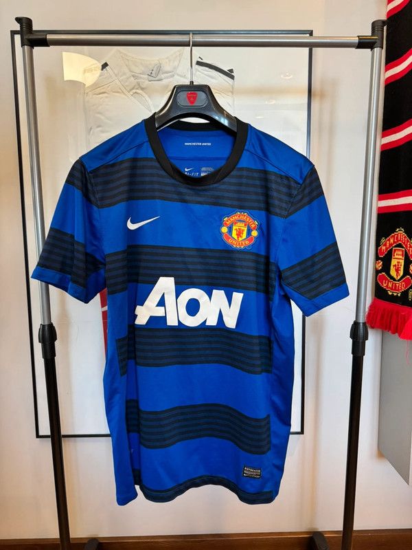 Nike × Vintage Nike Manchester United 2011-12 Rooney #10 Away Jersey L Size US L / EU 52-54 / 3 - 2 Thumbnail