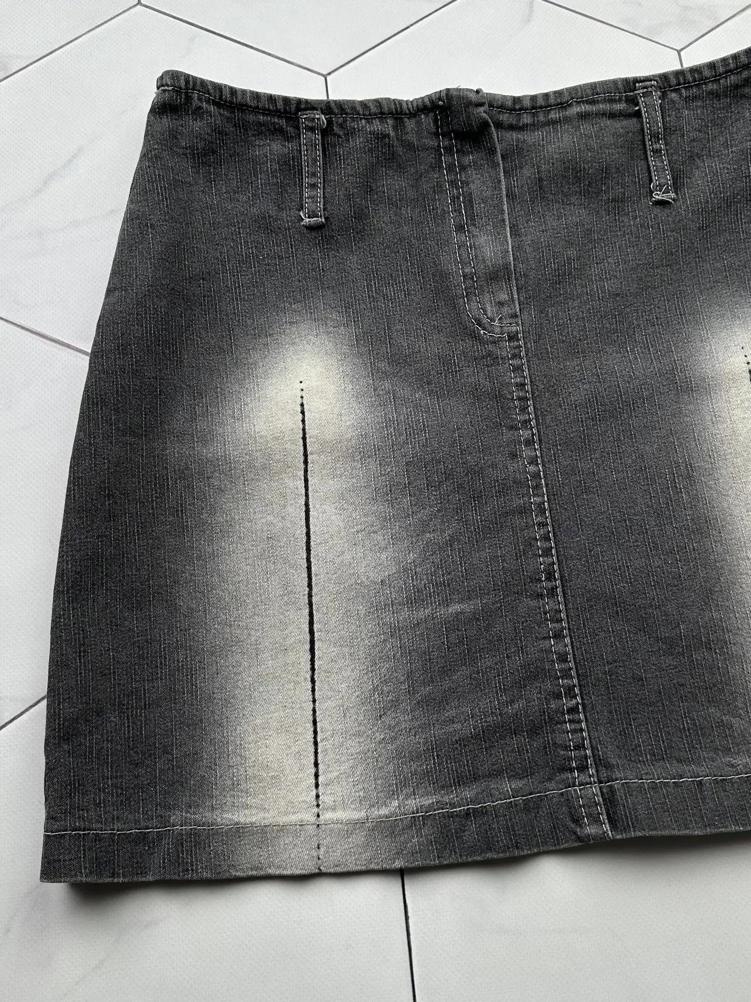 Vintage Vintage Faded Denim Mini Skirt (B473)E2D15 Size 26" / US 2 / IT 38 - 2 Thumbnail