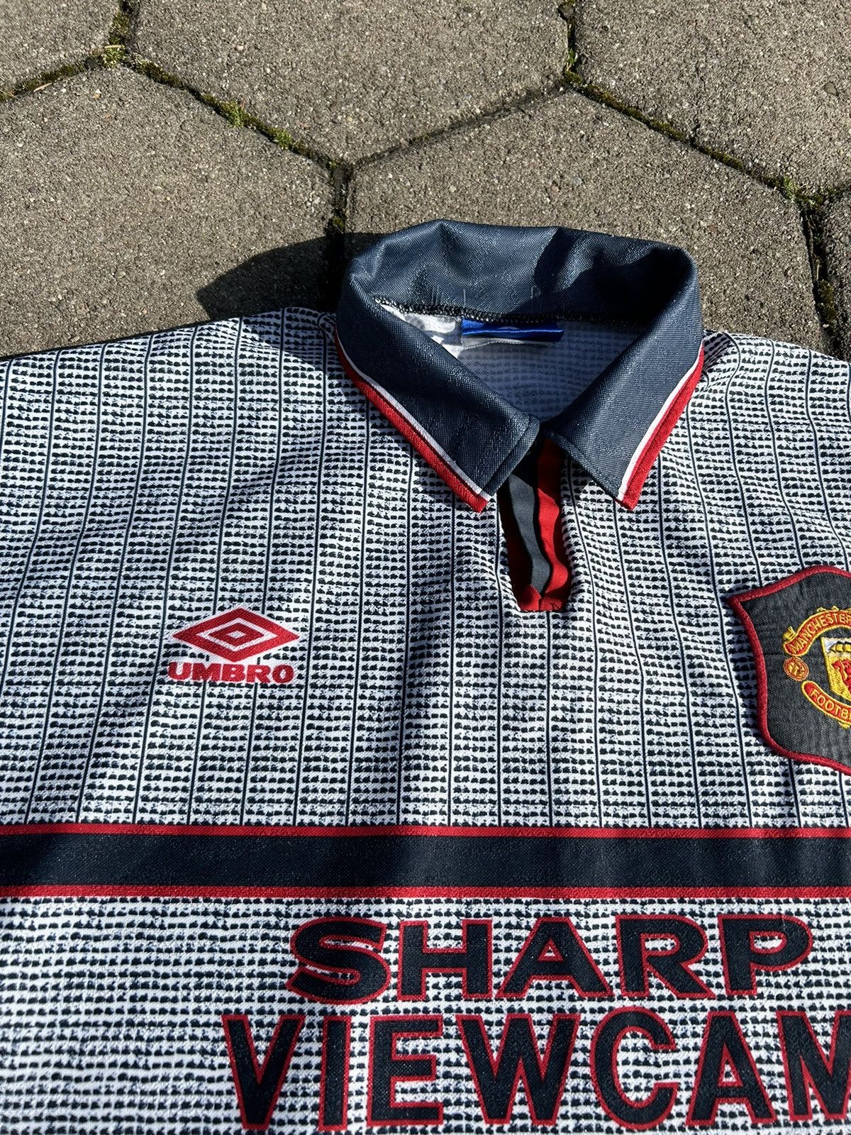 Umbro × Vintage Vintage Umbro Manchester United Jersey 1995 RARE Size US M / EU 48-50 / 2 - 3 Thumbnail