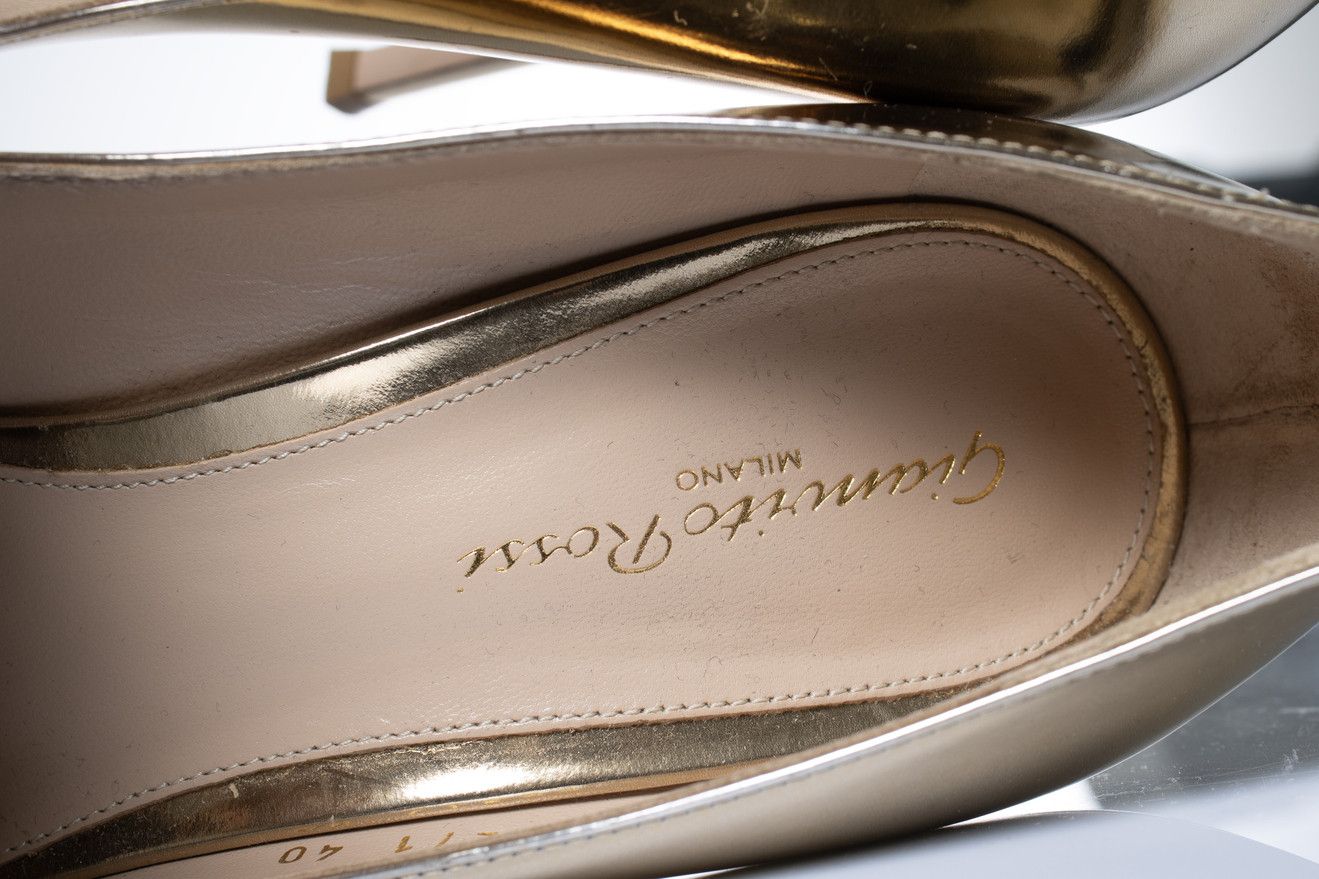 Gianvito Rossi Gianvito Rossi, mirrored leather pumps in gold Size US 10 / IT 40 - 8 Thumbnail