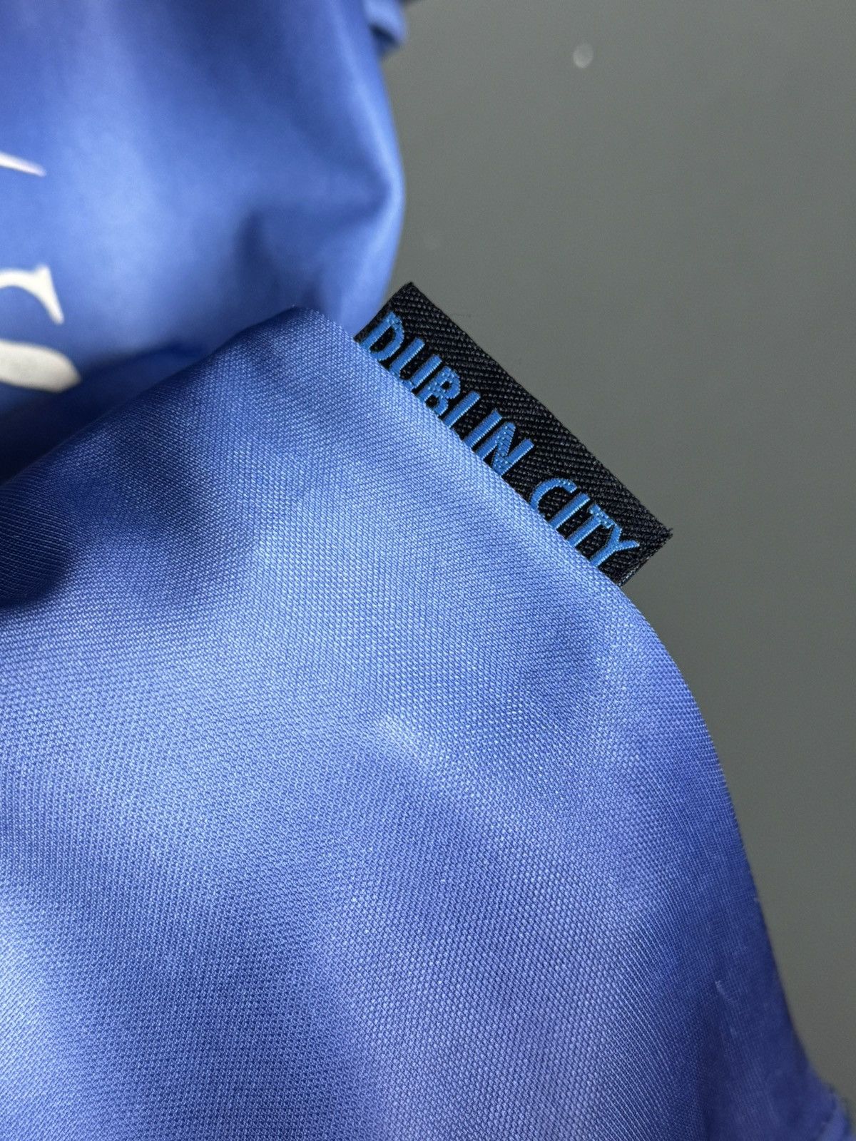 Other KIDS Dublin City 03/04 Home Football Jersey Size US S / EU 44-46 / 1 - 15 Thumbnail