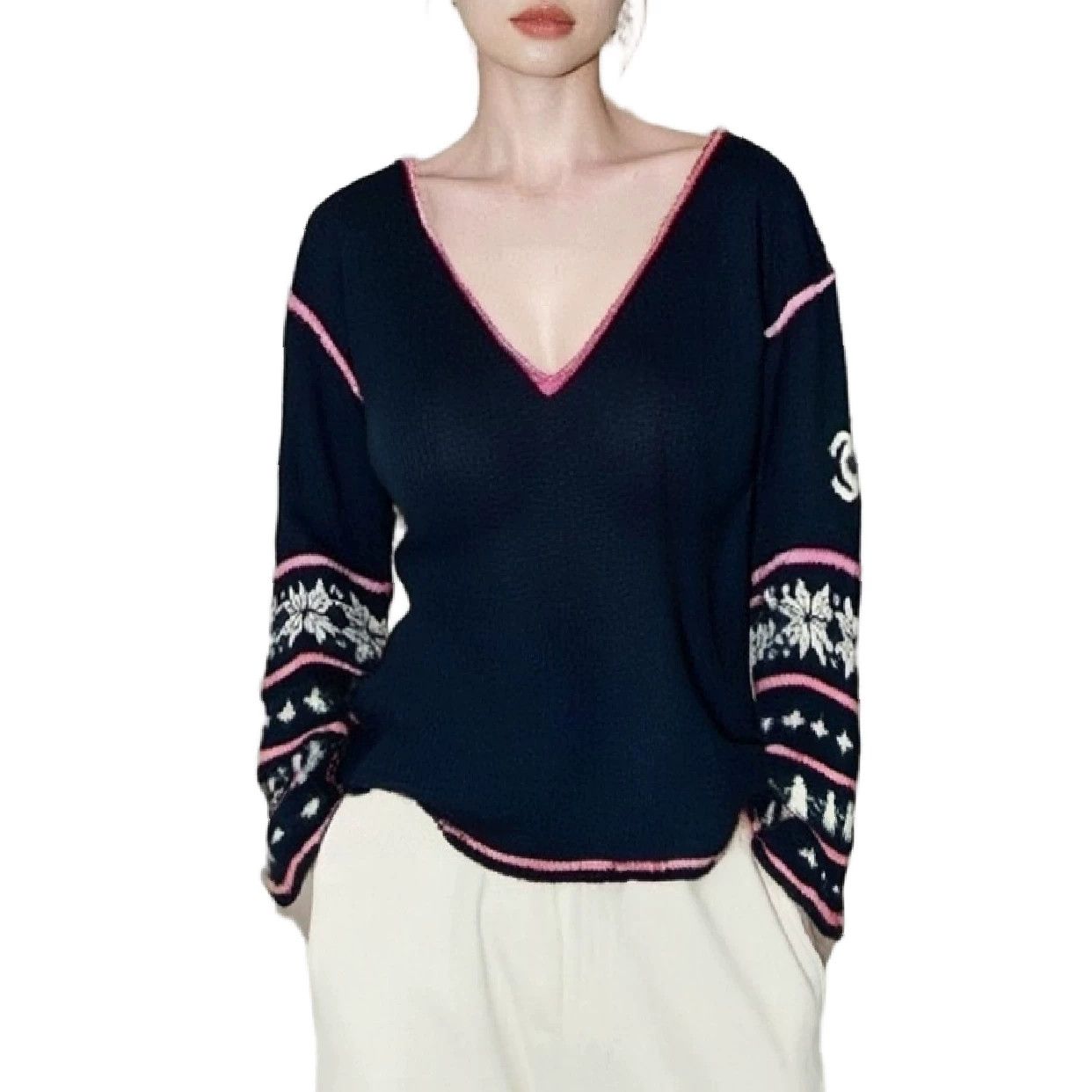 Chanel navy v-neck sweater with pink borders Size US S / EU 44-46 / 1 - 1 Thumbnail