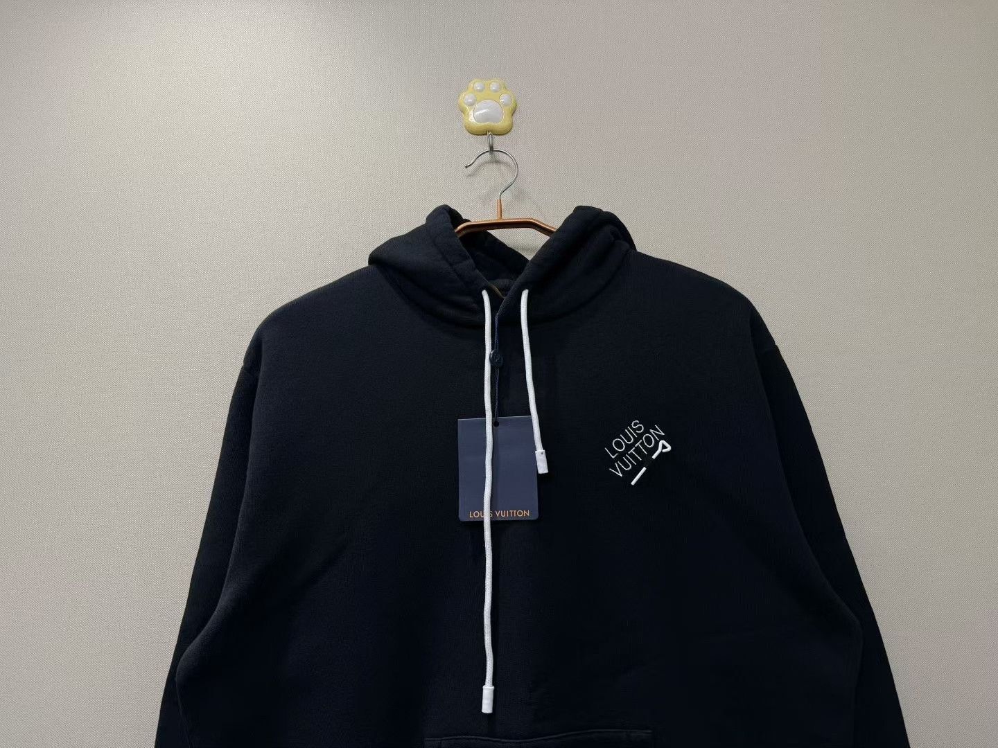Louis Vuitton Louis Vuitton LV Black Embroidery Letter Hoodie Size US XL / EU 56 / 4 - 2 Thumbnail