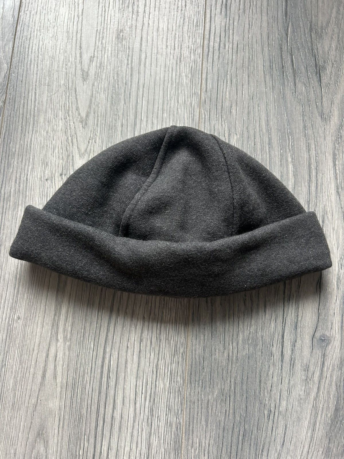 Prada Prada Grey Beanie with Signature Red Tag Size ONE SIZE - 2 Thumbnail