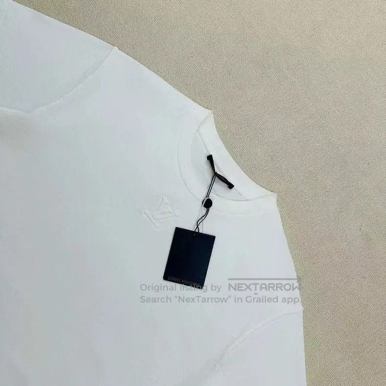 Louis Vuitton Louis Vuitton Embossed Logo Short Sleeve Tee. Size US M / EU 48-50 / 2 - 3 Thumbnail