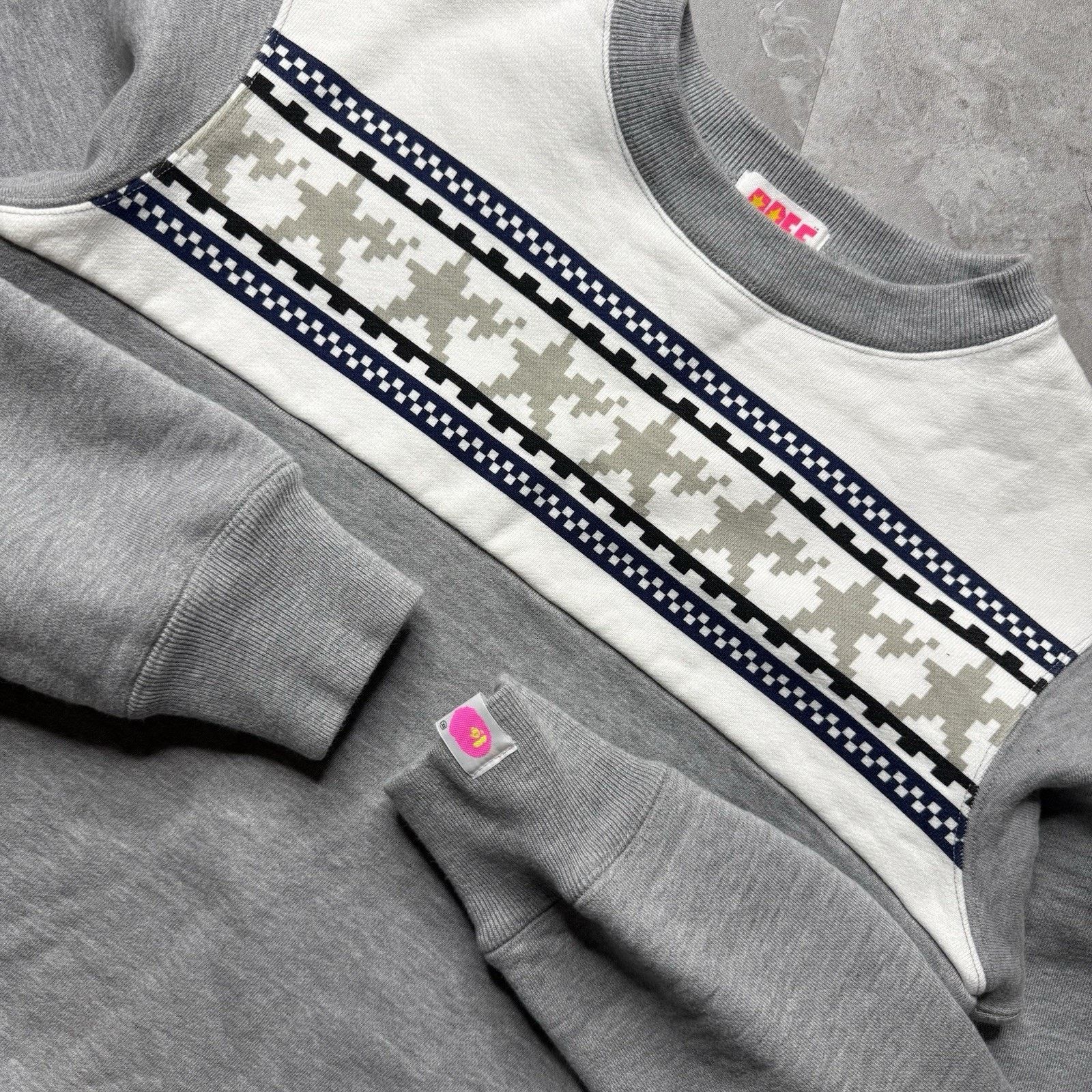 Bape Vintage 2000s BAPE AAPE Star Pattern Sweatshirt Medium Size M / US 6-8 / IT 42-44 - 1 Thumbnail