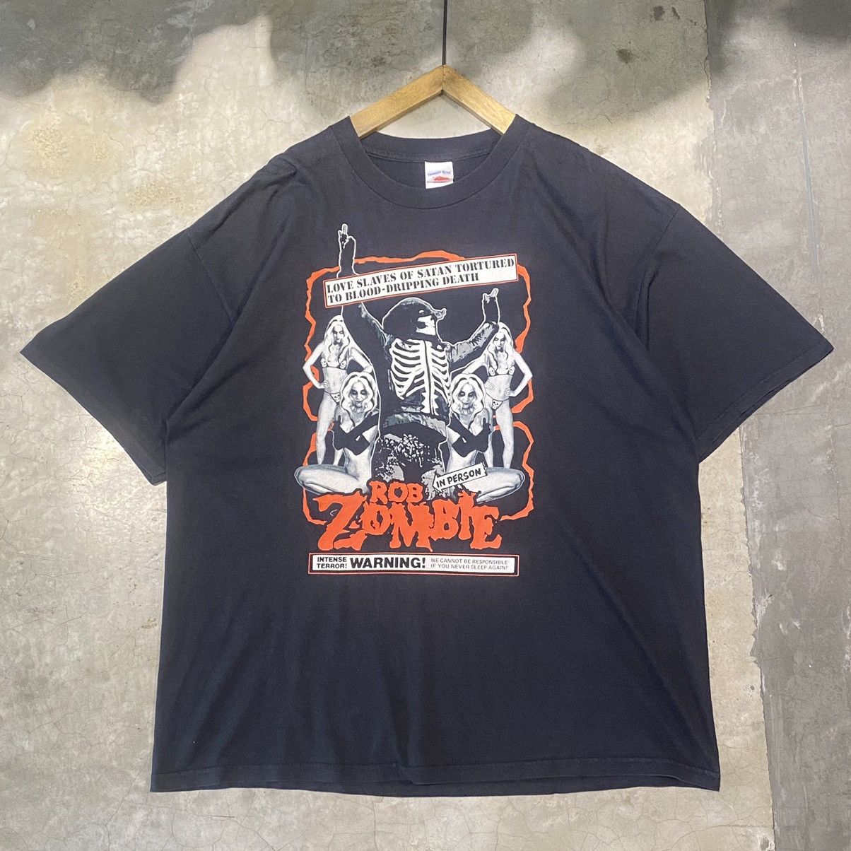 Band Tees Vintage Early 2000 Rob Zombie It’s Deadly Nightmare Band Tee Size US XXL / EU 58 / 5 - 2 Thumbnail