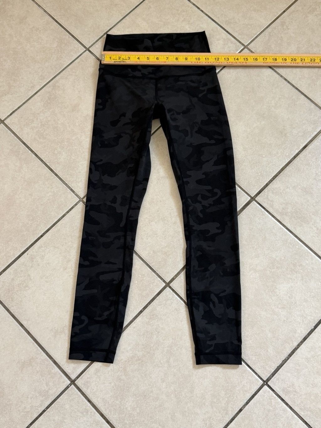 Lululemon LULULEMON WUNDER UNDER HR TIGHT 25”FLUO MULTI GREY/BLACK 4 Size 27" / US 4 / IT 40 - 5 Thumbnail