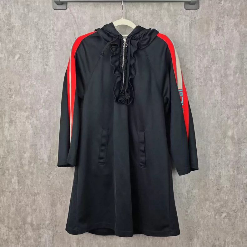 Gucci Gucci SS24 solid color logo cuff pin hooded short long-slee Size L / US 10 / IT 46 - 1 Thumbnail