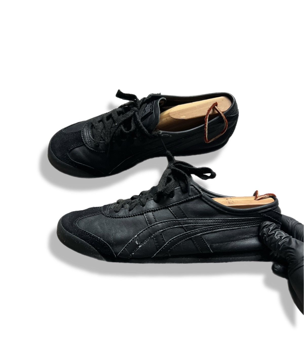 Asics Vintage Asics Onitsuka Tiger Leather Classic Black Sneakers Size US 7 / EU 40 - 1 Thumbnail