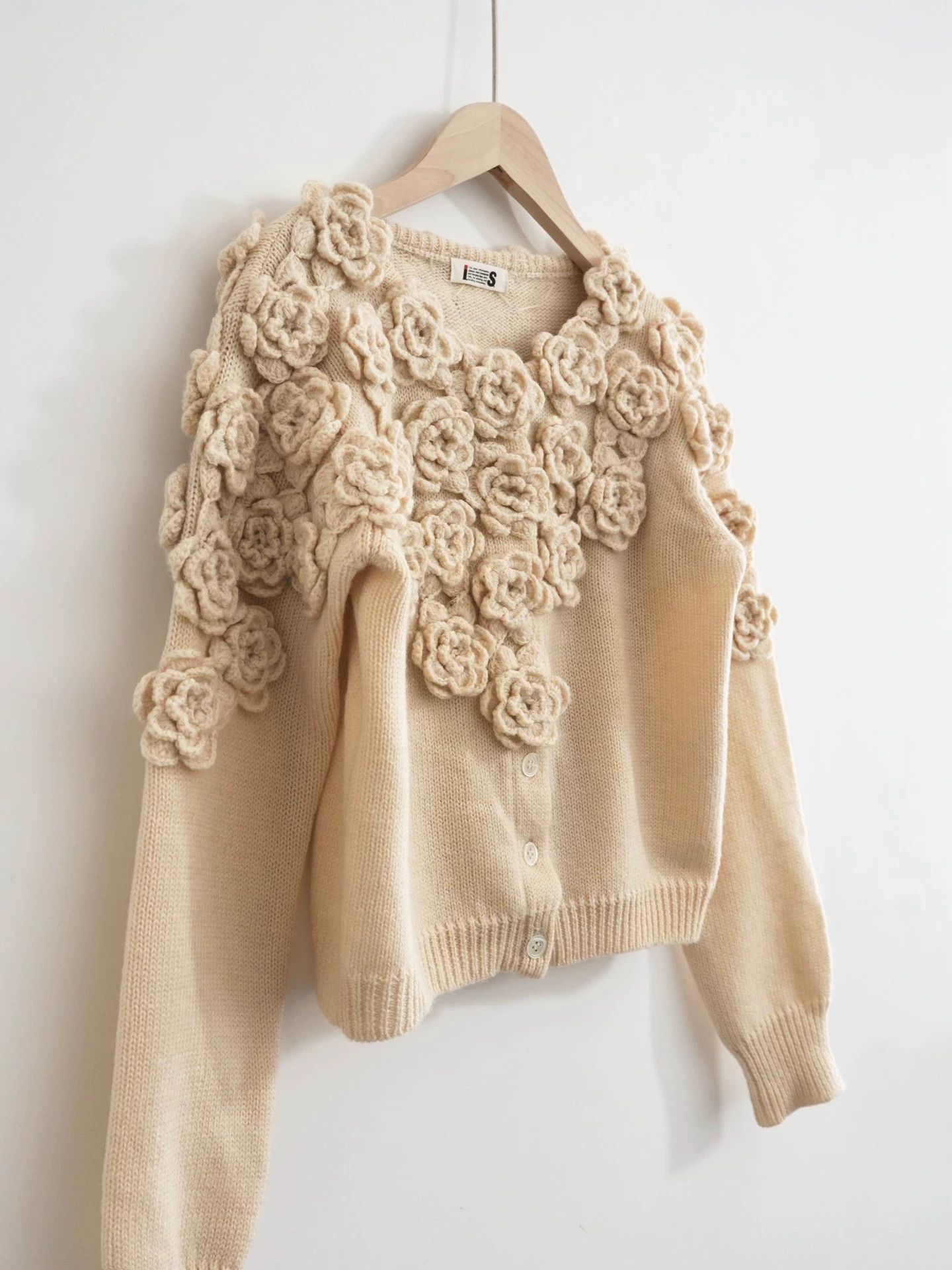 Issey Miyake Issey Miyake 80s 3D Rose Cream Wool Knit Sweater Size S / US 4 / IT 40 - 5 Thumbnail