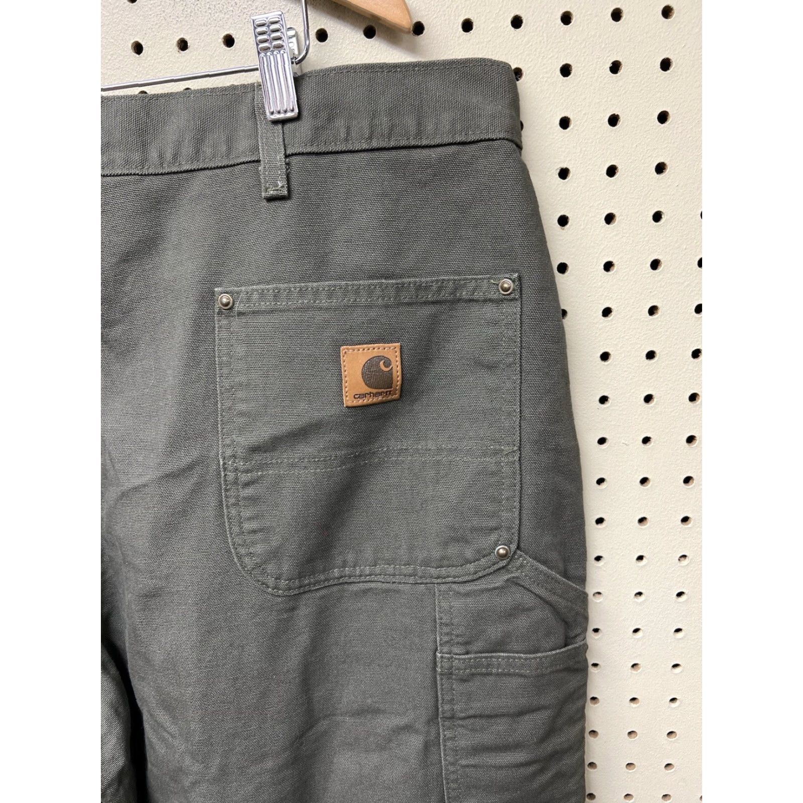 Carhartt VINTAGE Carhartt Pants 44x32 Mens Green Double Knee Dungaree Fit B136 MOS Classic Straight Leg Carpenter Casual Workwear 44 Green Mens Size US 44 / EU 60 - 3 Thumbnail