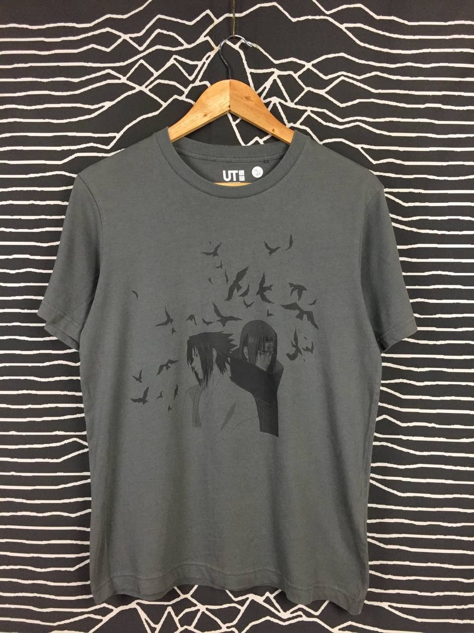 Anime × Japanese Brand × Uniqlo Uniqlo X Naruto Manga UT Sasuke & Itachi Uchiha Graphic Tee Size US M / EU 48-50 / 2 - 2 Thumbnail
