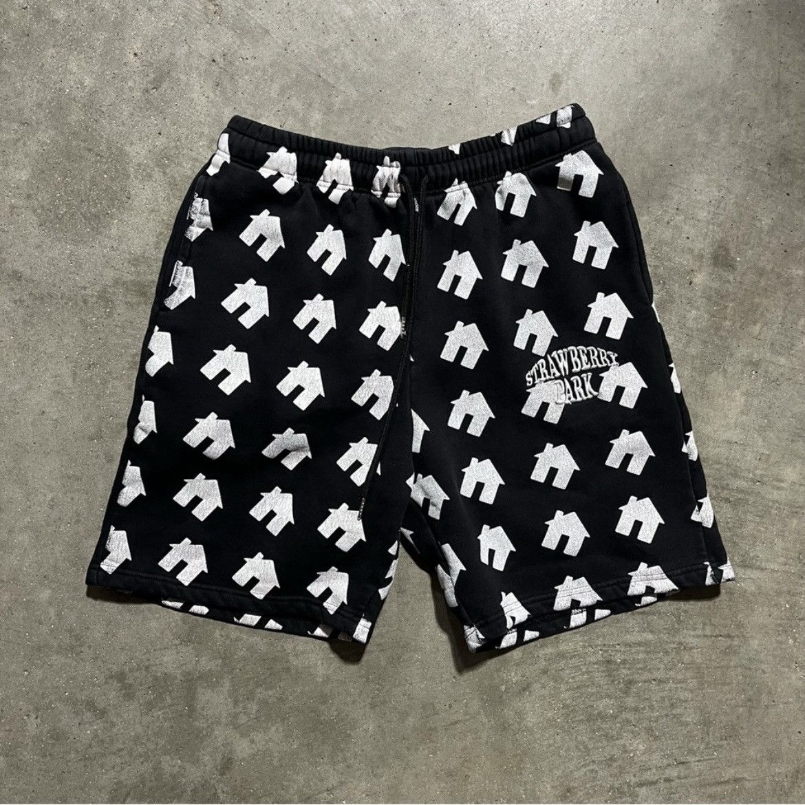 Other Strawberry Park House Logo All-Over Print Short - Mens Large Size US 32 / EU 48 - 1 Thumbnail