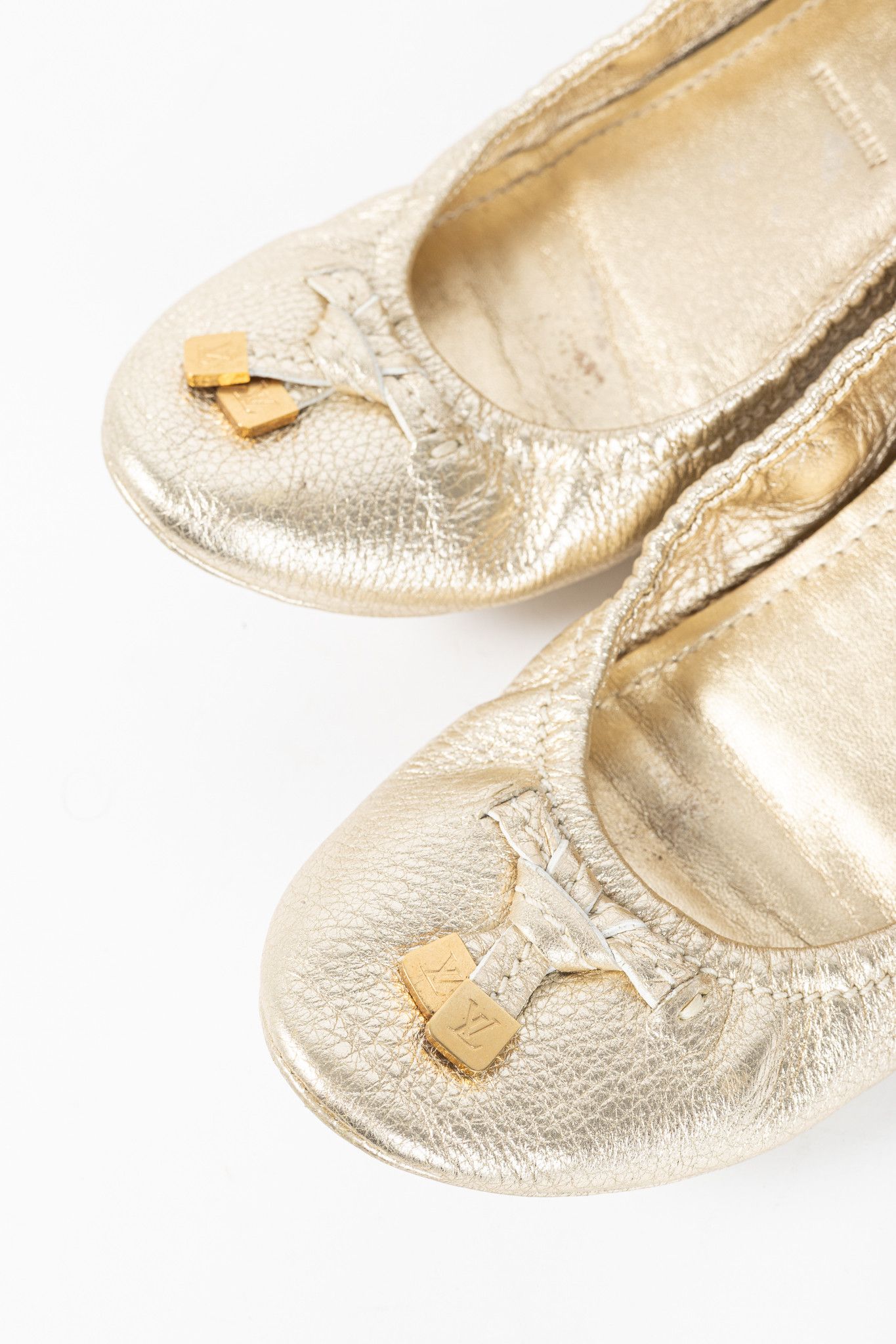 Louis Vuitton Louis Vuitton Lemon Metallic Pebbled Leather Bow Flats Size US 8.5 / IT 38.5 - 8 Thumbnail
