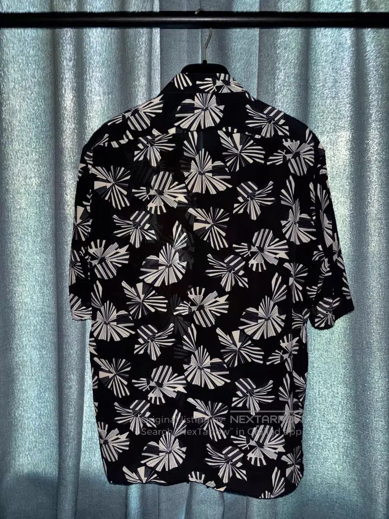 Saint Laurent Paris Saint Laurent Paris size 37 Origami floral short-sleeve shi Size US M / EU 48-50 / 2 - 2 Thumbnail
