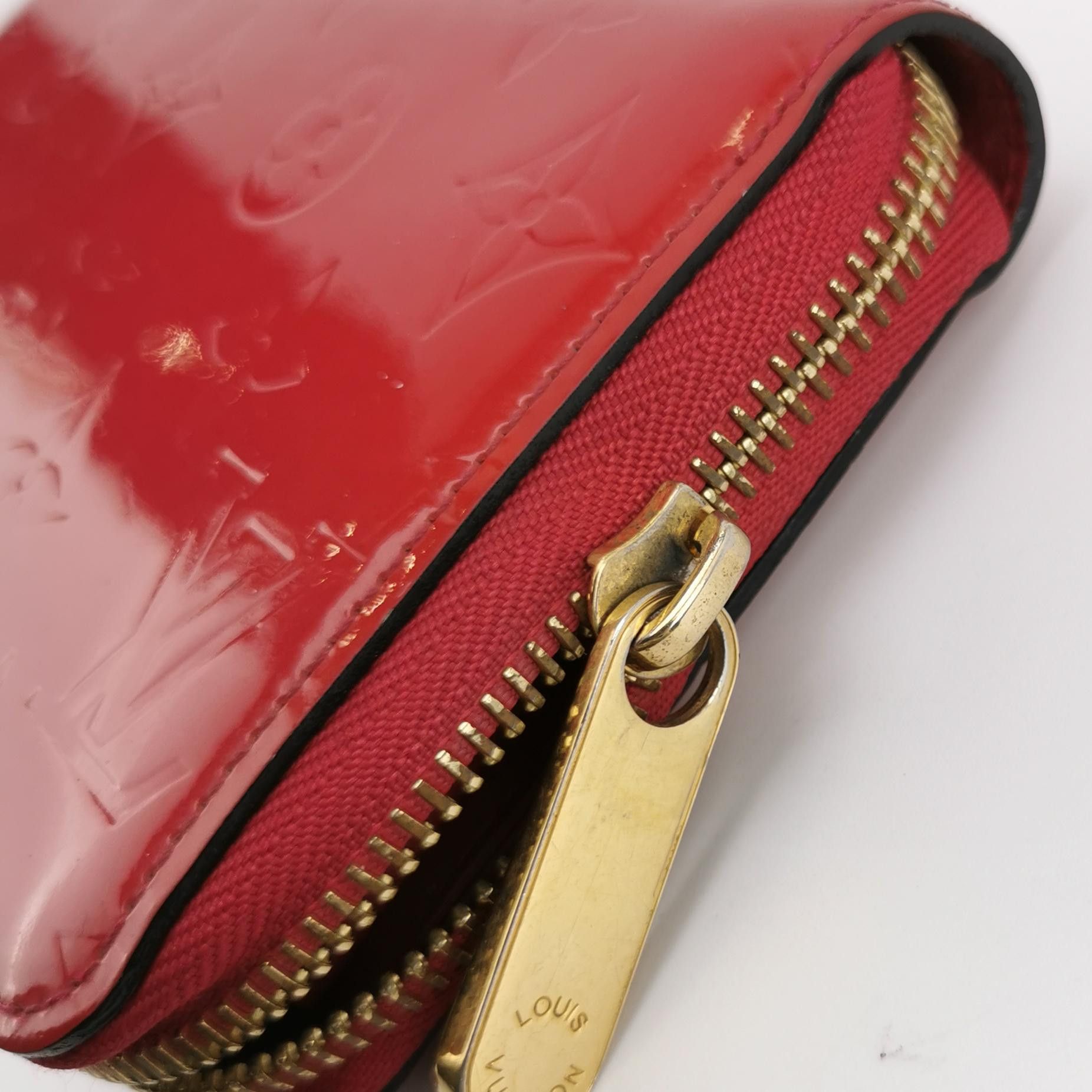 Louis Vuitton Louis Vuitton (LV) Zippy patent leather embossed monogram z Size ONE SIZE - 8 Thumbnail