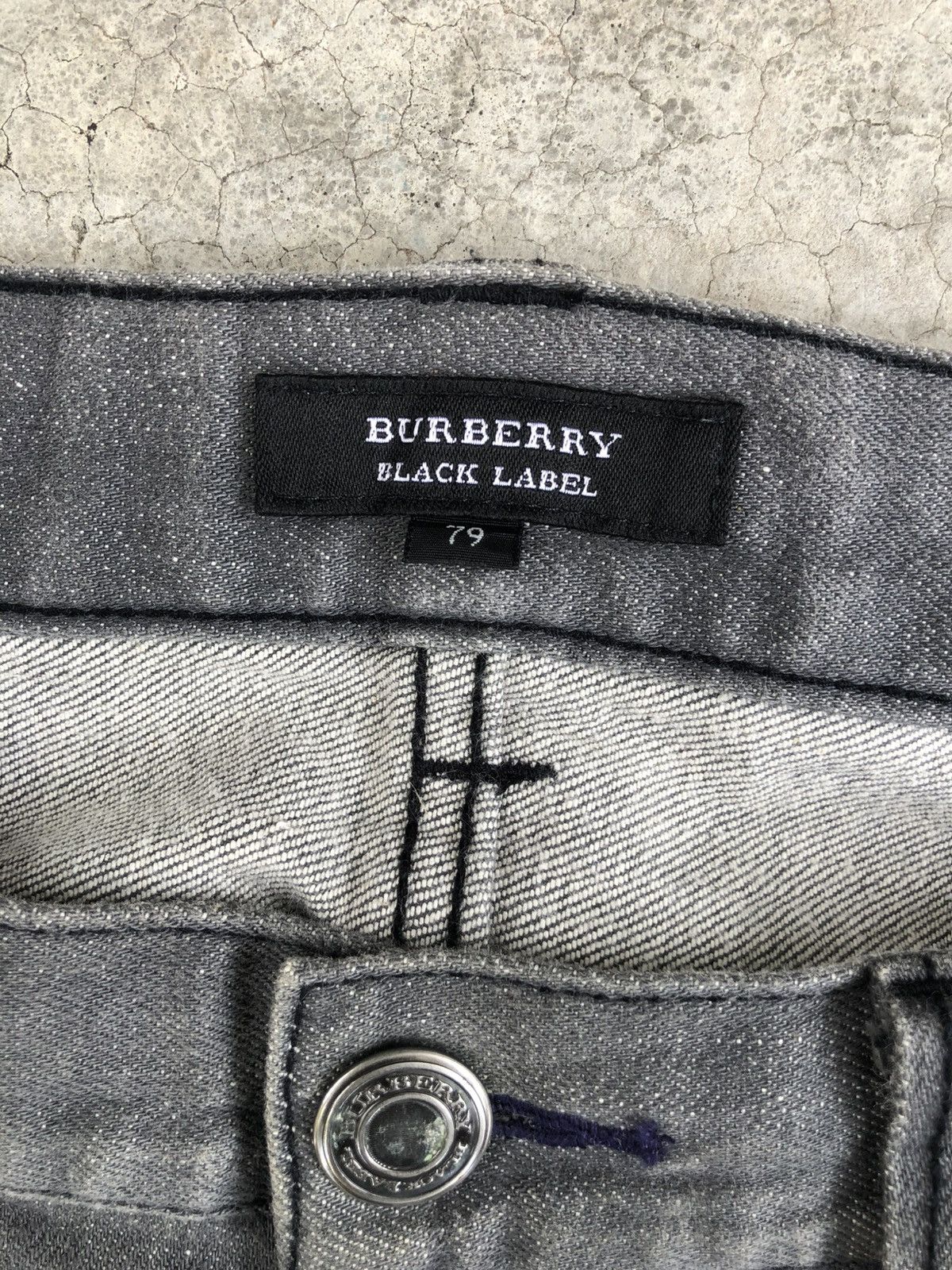 Burberry Burberry Black Label Distressed Slim Jeans Size US 33 - 19 Thumbnail