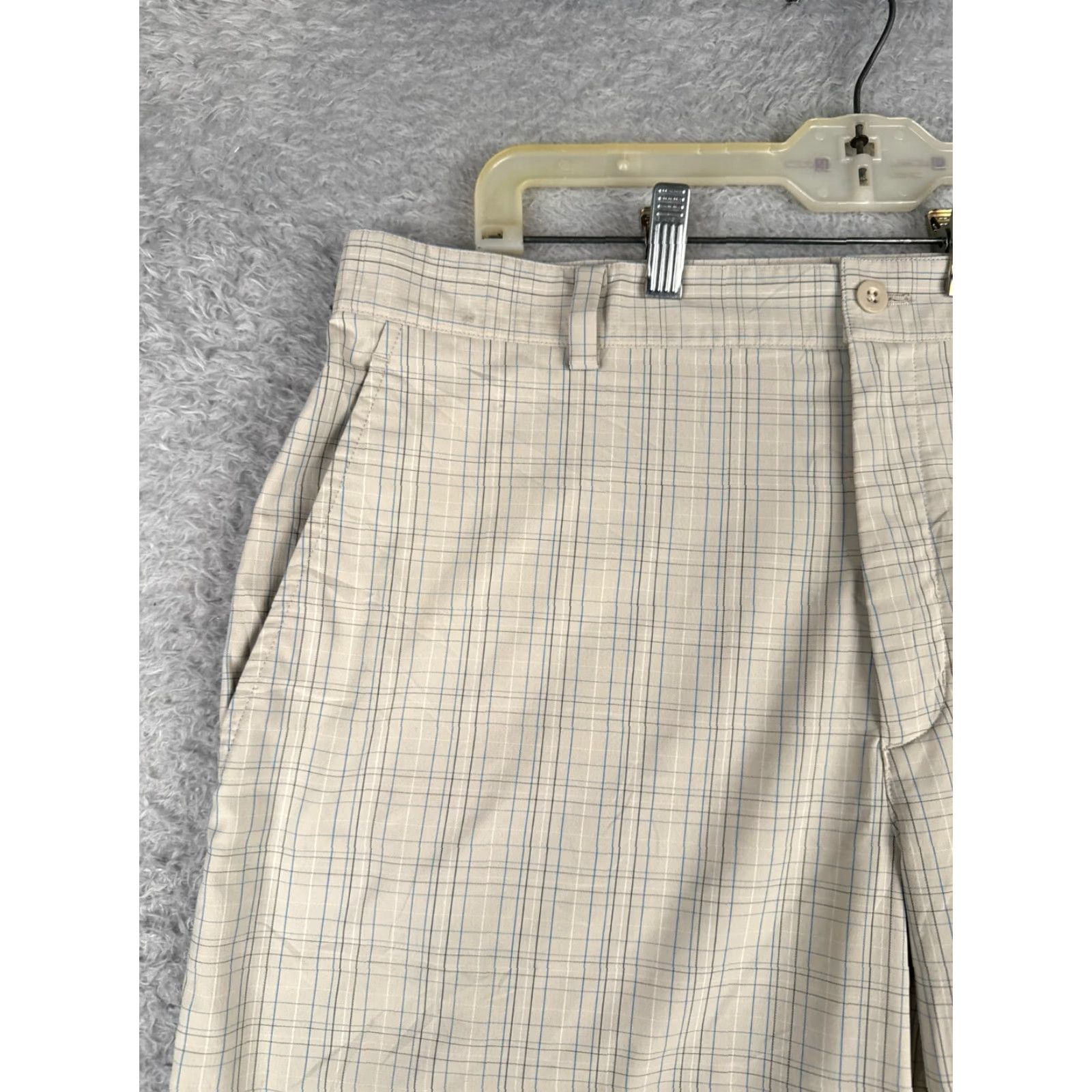 Nike Nike Shorts Mens 36 Beige Plaid Polyester Blend Golf Outdoor 36x11 Regular Inseam Beige Nike Mens Shorts Casual Athletic 90s? Size US 36 / EU 52 - 4 Thumbnail