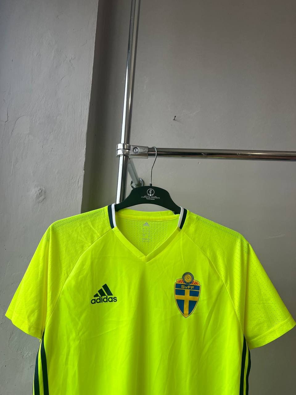 Adidas 2016 SWEDEN NATIONAL TEAM SOCCER JERSEY FOOTBALL SHIRT SZ L Size US L / EU 52-54 / 3 - 3 Thumbnail