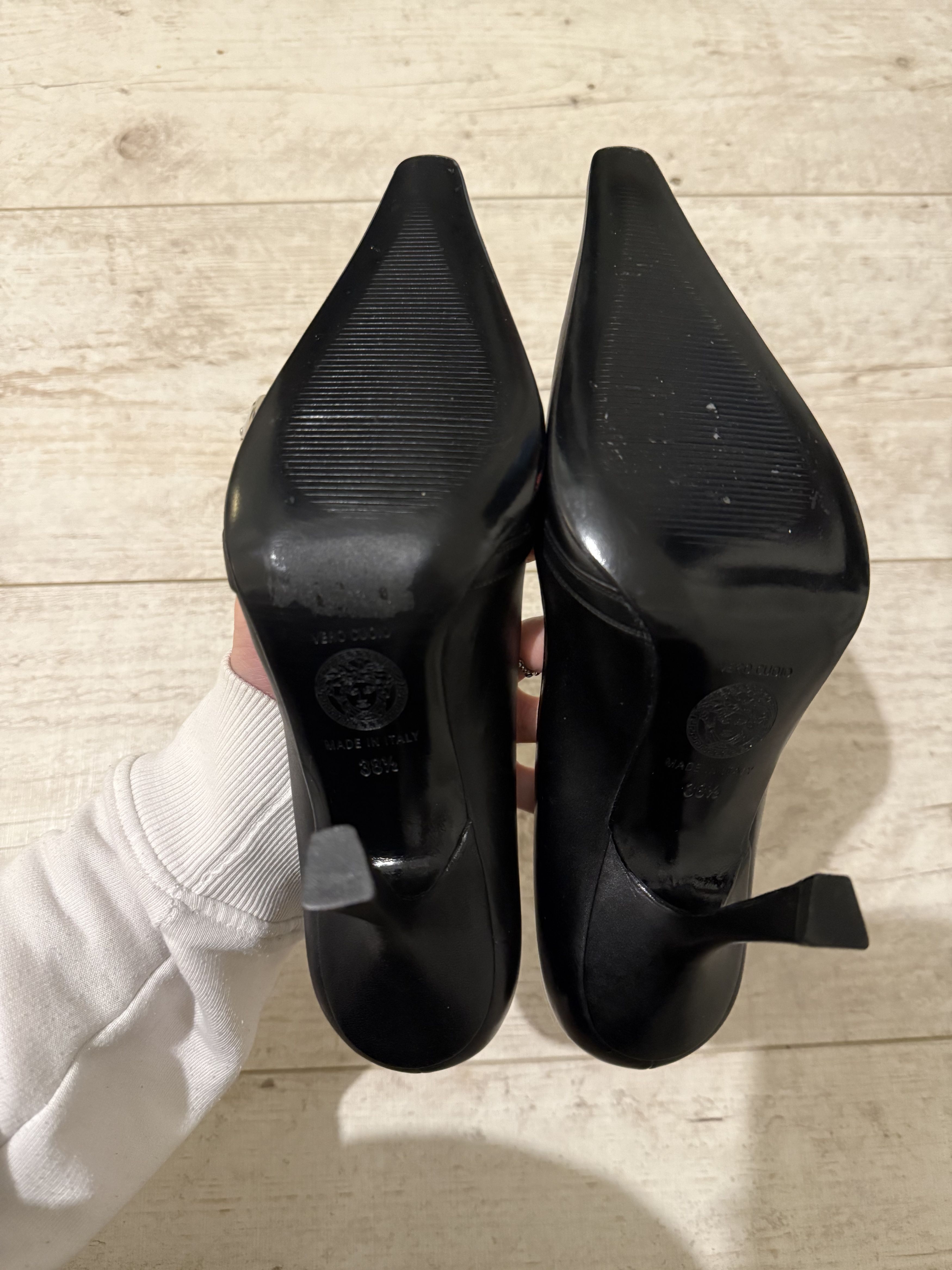 Versace Vintage Versace - Black Leather Pointed Heels 38.5 (8.5) Size US 8.5 / IT 38.5 - 7 Thumbnail
