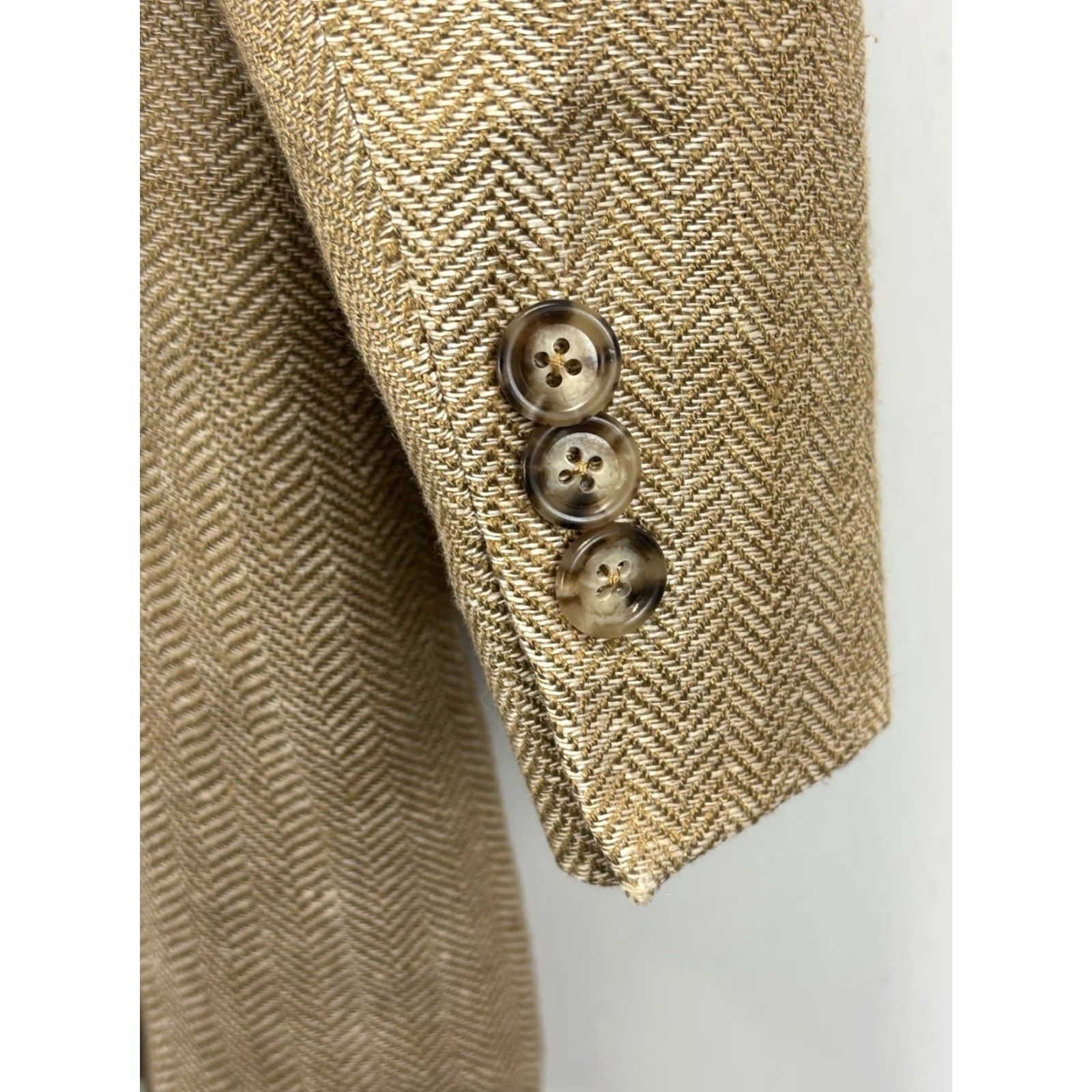 Jos. A. Bank VINTAGE Jos A Bank Silk Linen Herringbone Blazer Sport Coat Men’s 48R Gold Herringbone Blazer Shoes? Size 48R - 6 Thumbnail