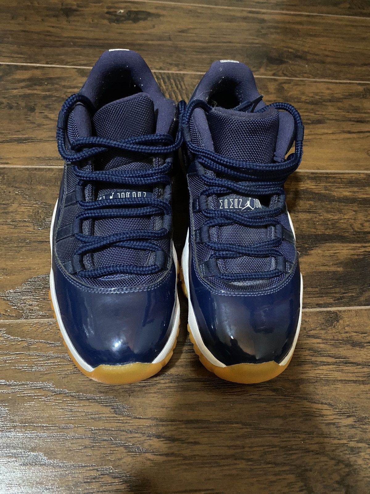 Jordan Brand Jordan 11 navy gum low (2016) Size US 8 / EU 41 - 4 Thumbnail