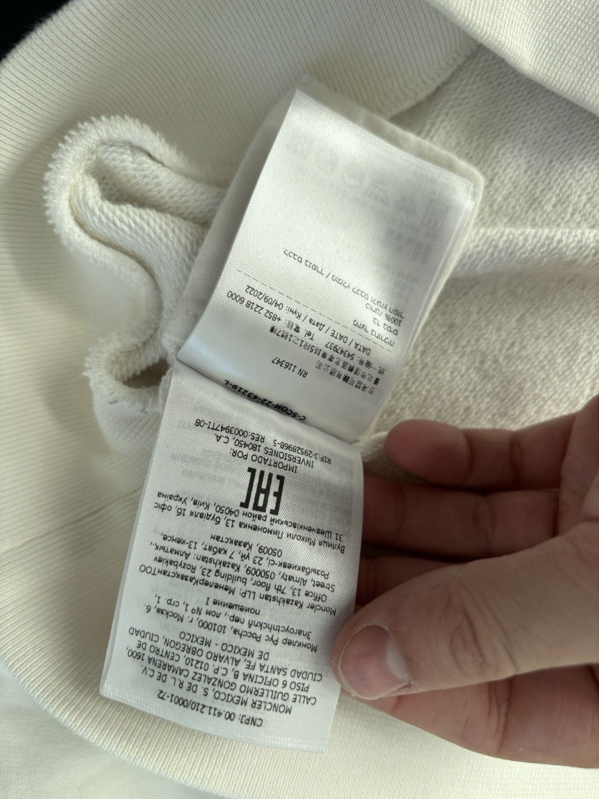 Moncler Moncler White Crewneck Size US L / EU 52-54 / 3 - 5 Thumbnail