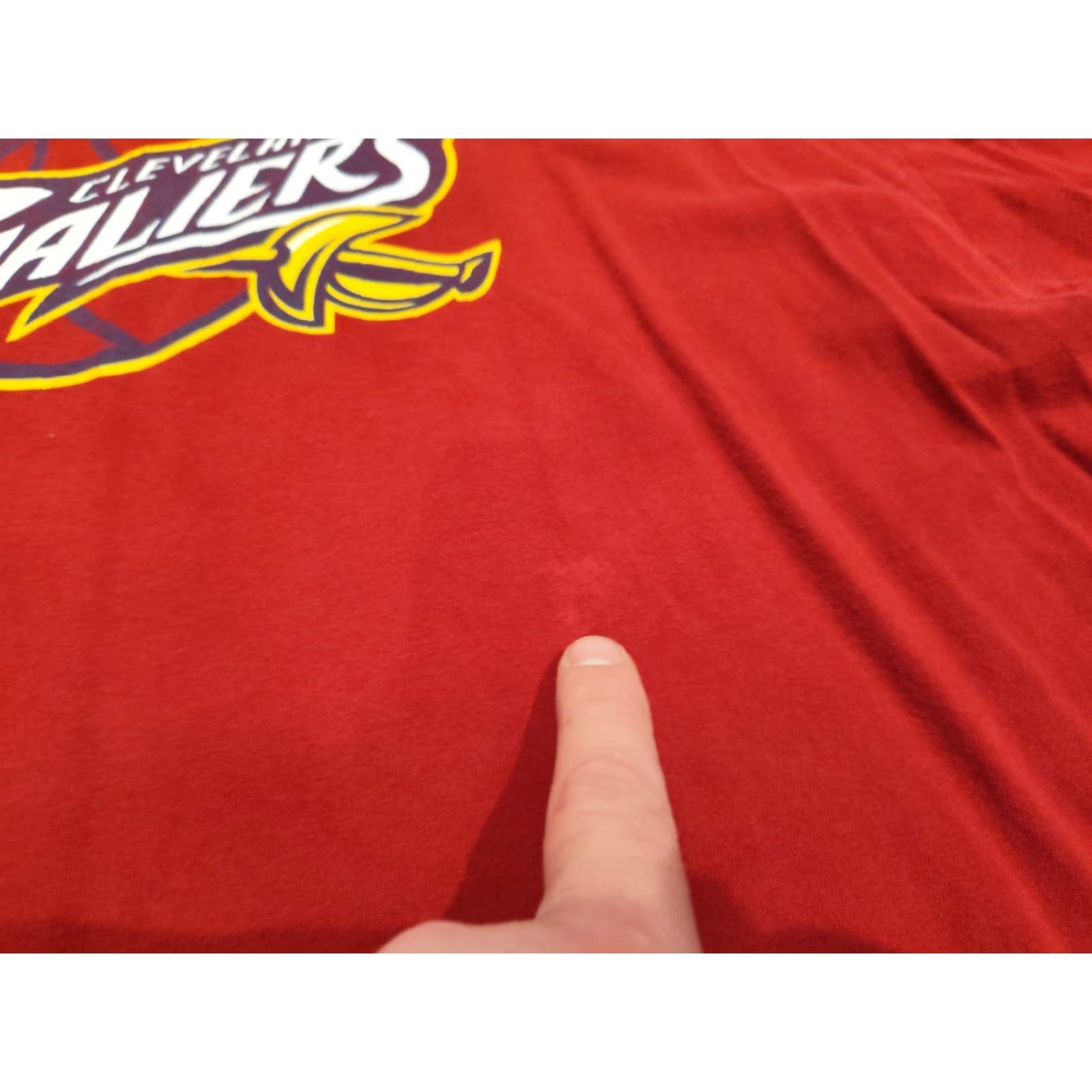 NBA VINTAGE Majestic LeBron James NBA Shirt Cleveland Cavaliers 2XL Red 2000s Men's Crew Neck T-Shirt Size US XXL / EU 58 / 5 - 2 Thumbnail