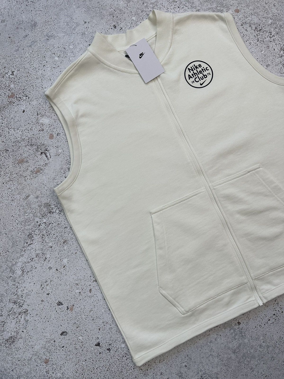 Jordan Brand × Nike Nike Sportswear Trend Fleece Athletic Club Gilet Men white Size US XL / EU 56 / 4 - 5 Thumbnail