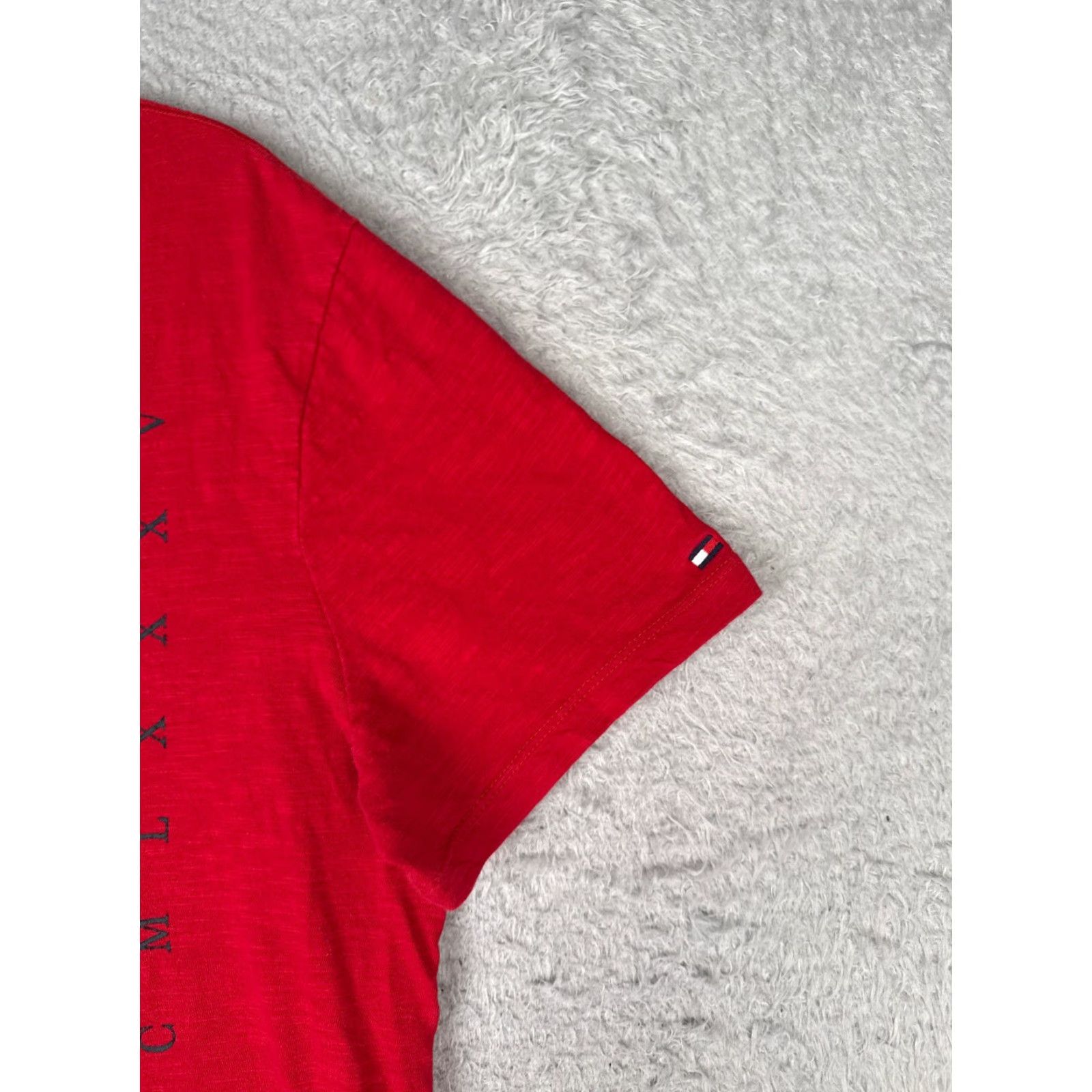 Tommy Hilfiger Tommy Hilfiger Shirt Men Medium Red Crew Neck 100% Cotton Short Sleeve Logo Embroidered T-Shirt Mens Regular Modern Fit Size US M / EU 48-50 / 2 - 2 Thumbnail