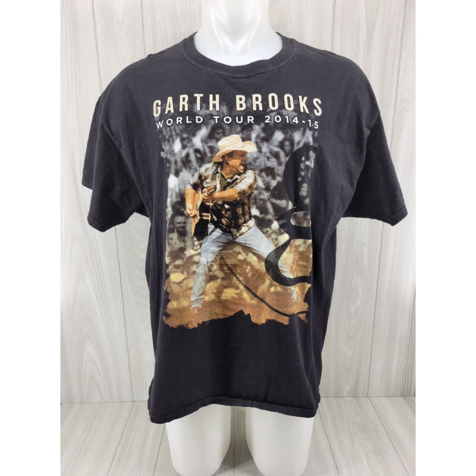 Hanes Garth Brooks World Tour 2014-15 Men's Black Short Sleeve Shirt XL Hanes T-Shirt Size US XL / EU 56 / 4 - 2 Thumbnail