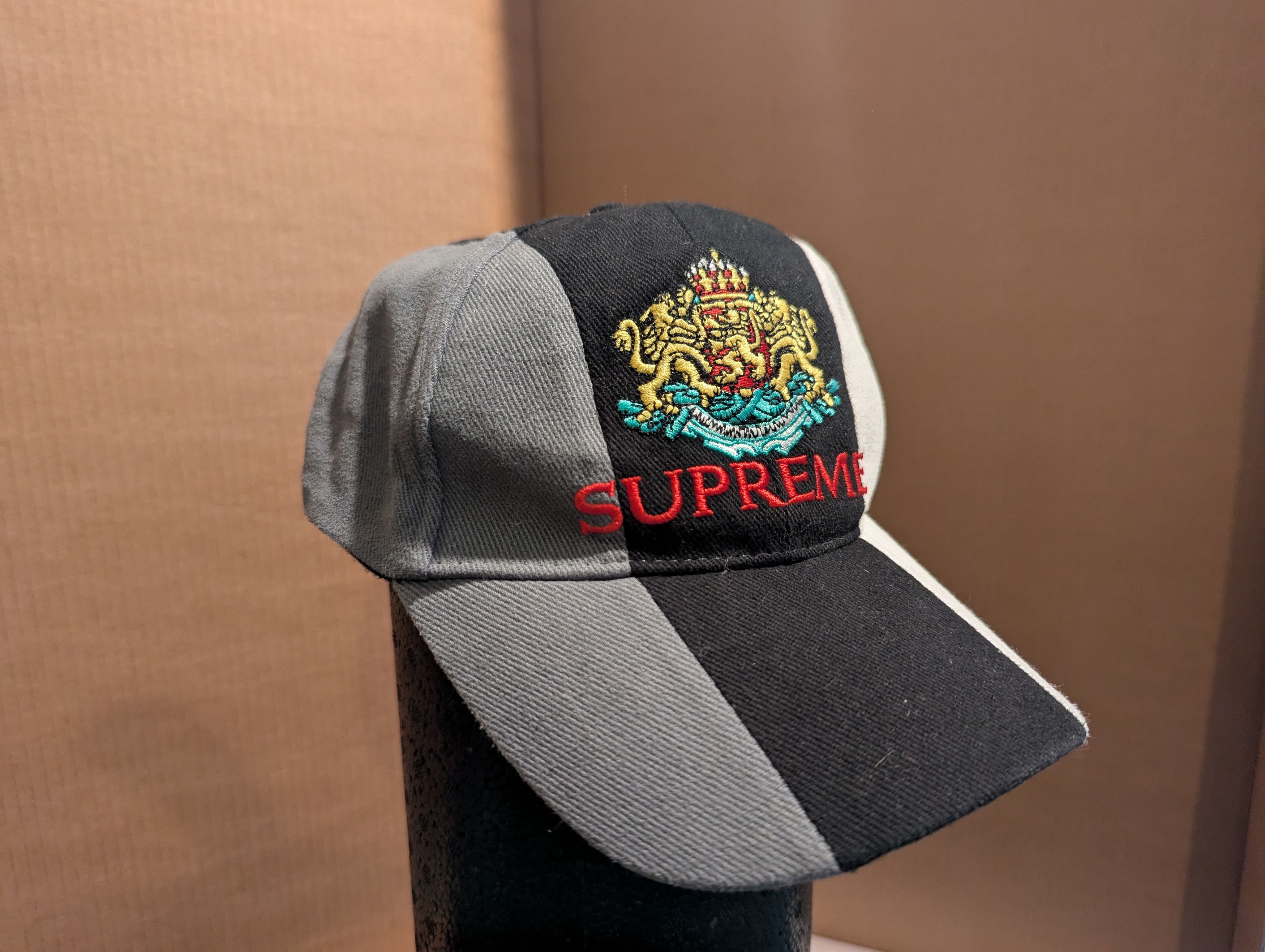 Supreme Supreme Crest 6-Panel Cap Size ONE SIZE - 1 Thumbnail