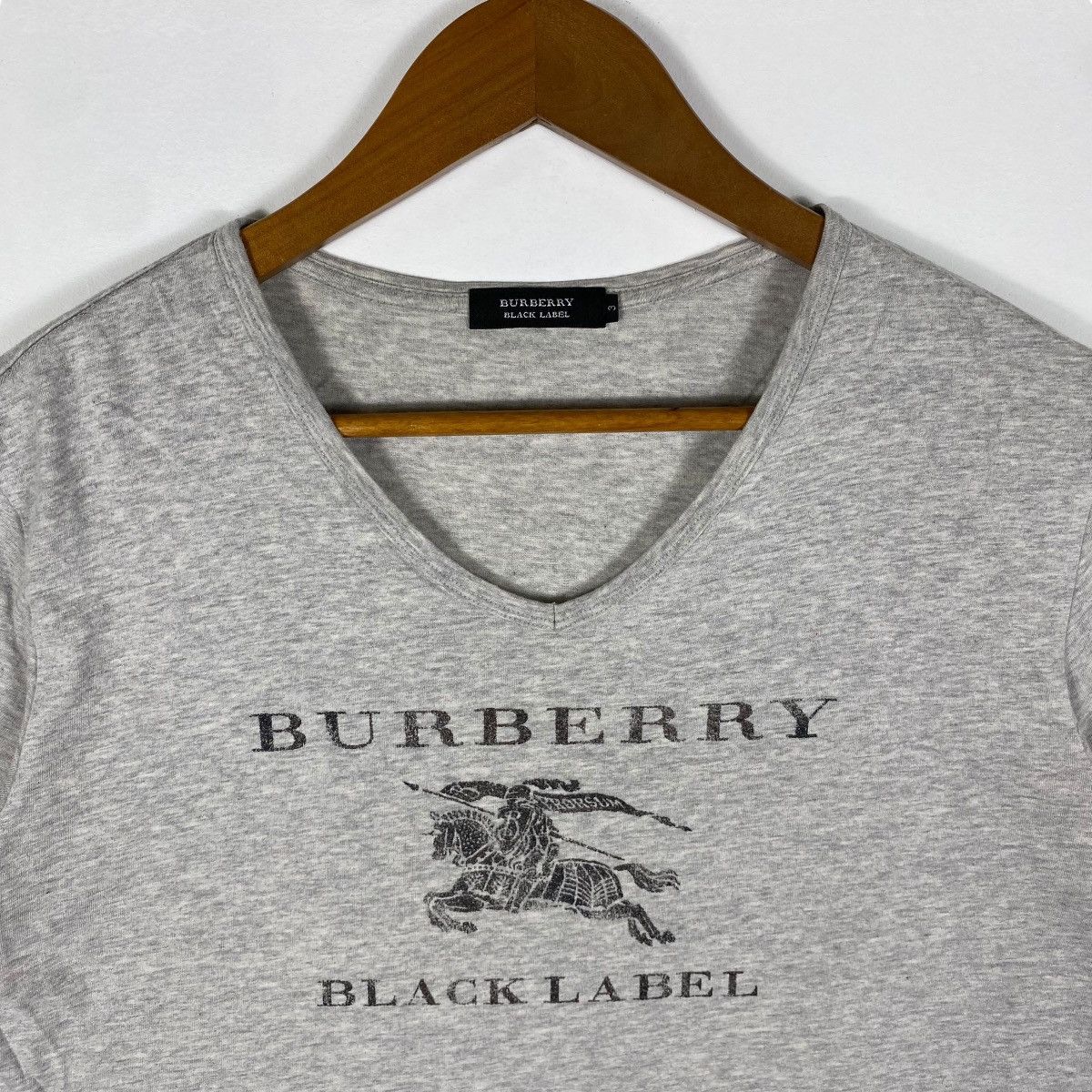 Burberry × Vintage BURBERRY BLACK LABEL Big Graphic V-Neck Tee Shirt Size 3 Size US L / EU 52-54 / 3 - 2 Thumbnail