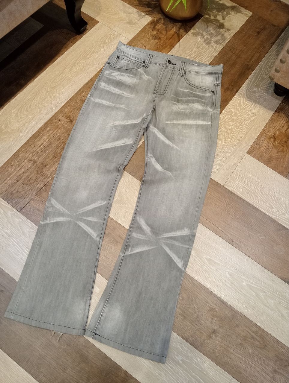 semanticdesign SEMANTIC DESIGN JAPAN GREY WASHED DENIM FLARED PANTS Size US 32 / EU 48 - 2 Thumbnail