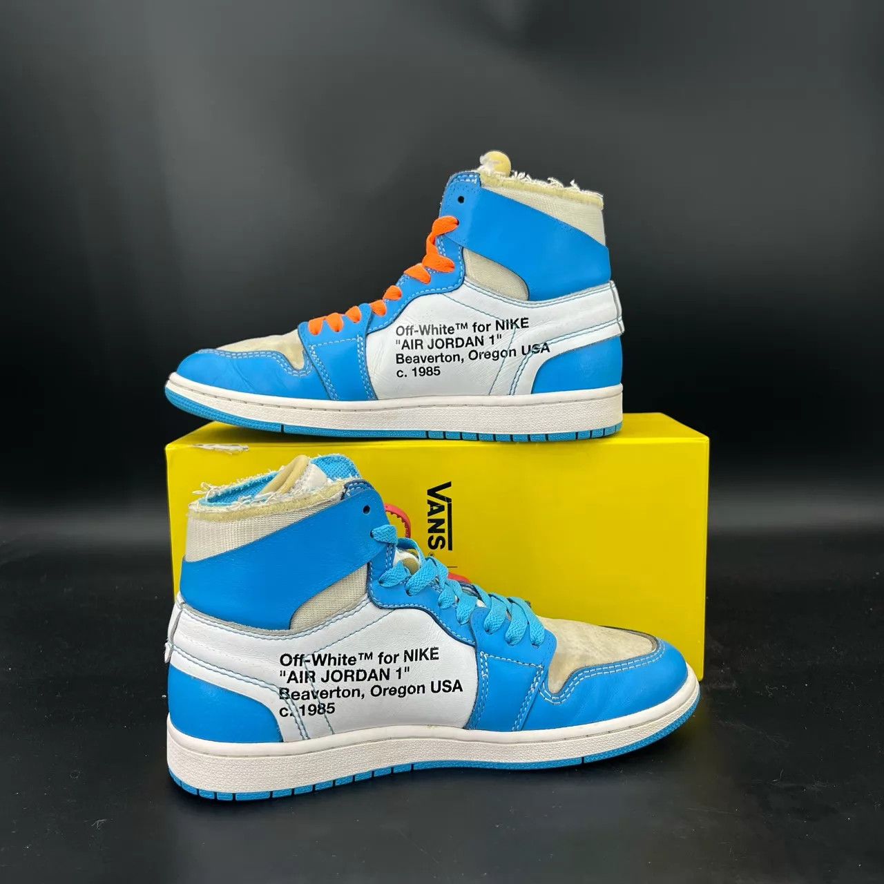 Nike Air Jordan 1 UNC 41 Dog Chewed Hooks Box & Accs Light Sole Size US 8 / EU 41 - 2 Thumbnail