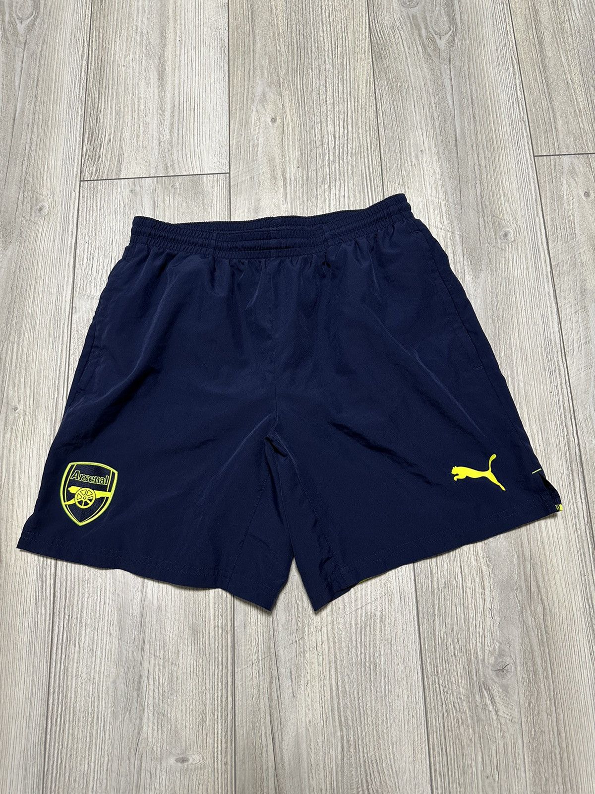 Puma Puma Arsenal Soccer Football Shorts size S Size US 30 / EU 46 - 1 Thumbnail
