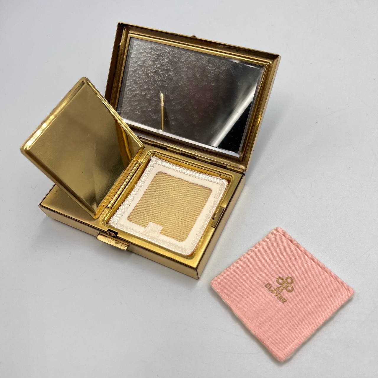 Vintage Vintage Musical Compact Cosmetic Powder Box Gold Tone Size ONE SIZE - 8 Thumbnail