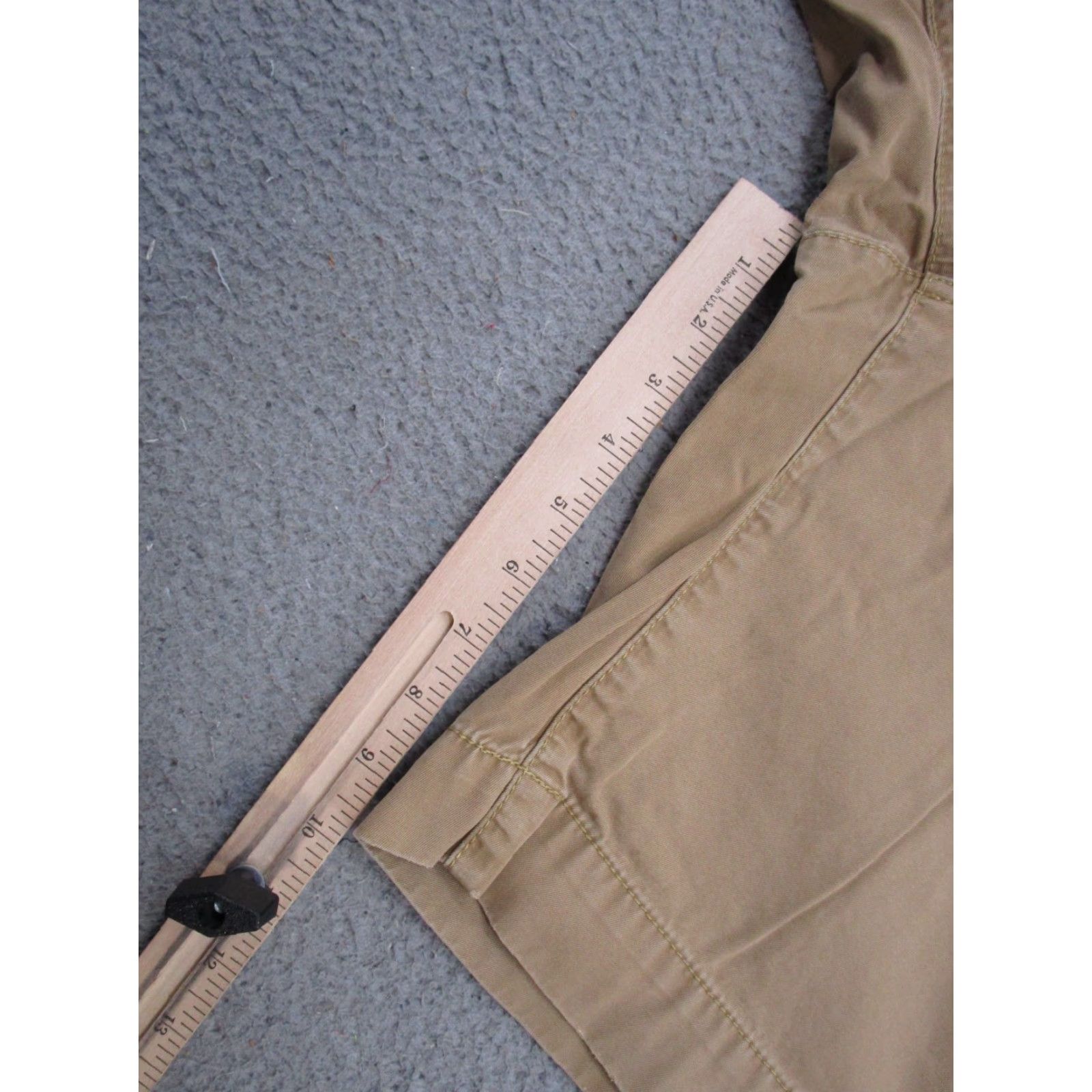 Banana Republic Vtg Banana Republic Cargo Shorts Mens Size 33 Hiking Beige Tan Outdoors Bermuda Cargo Shorts Mens 33 Beige Size US 33 - 6 Thumbnail