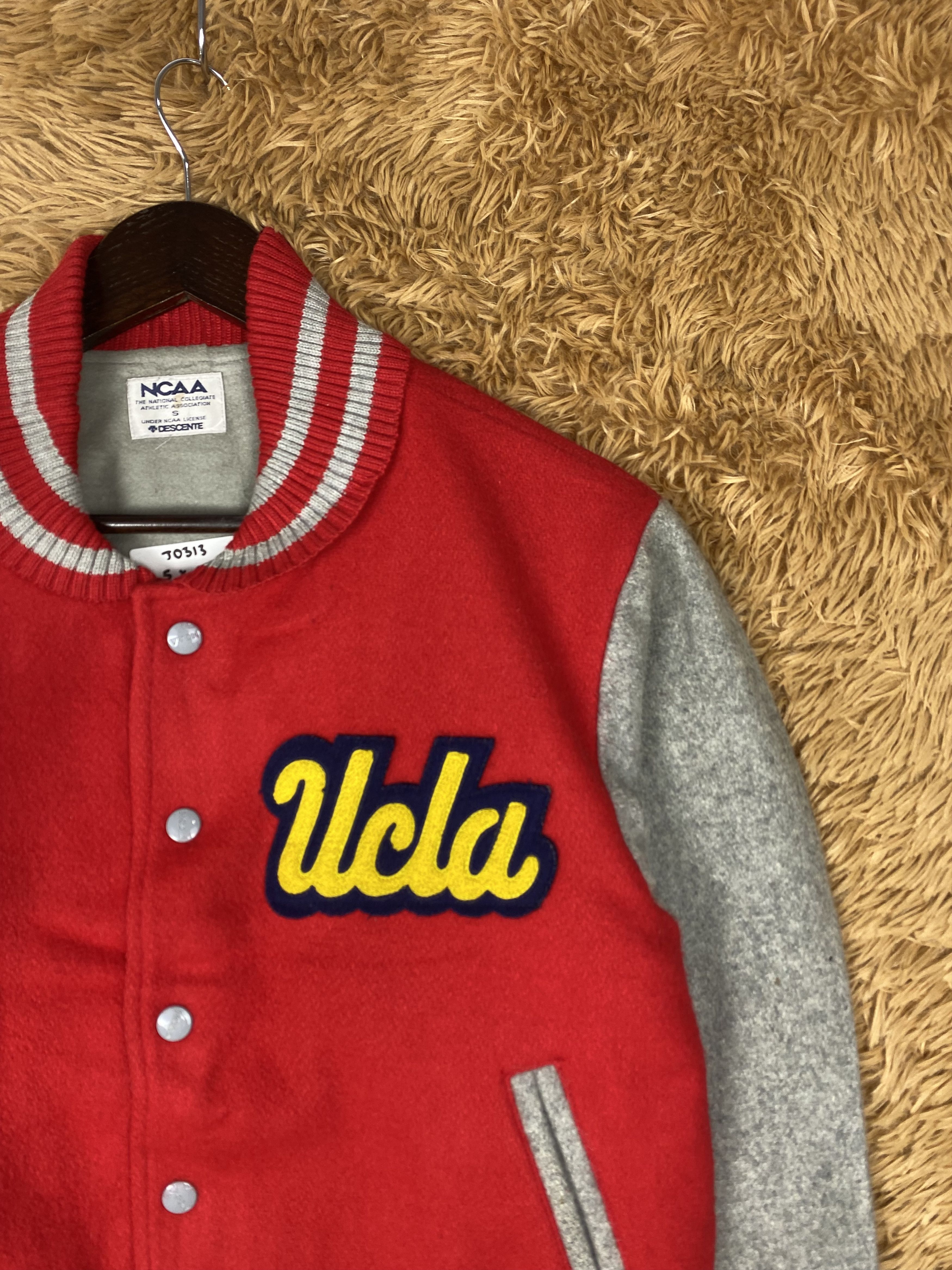Vintage Vintage UCLA Descente Varsity Jacket DJ0313 Size US S / EU 44-46 / 1 - 3 Thumbnail