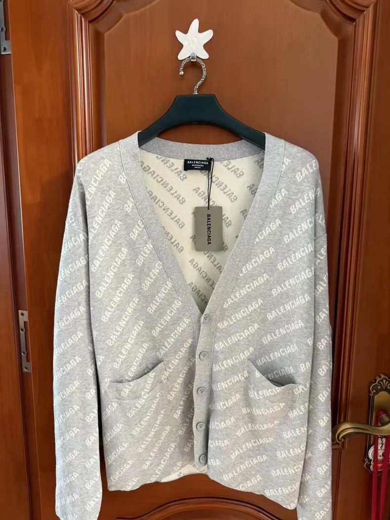 Balenciaga Balenciaga Full-printed barrage logo long-sleeved sweater Size US S / EU 44-46 / 1 - 1 Thumbnail